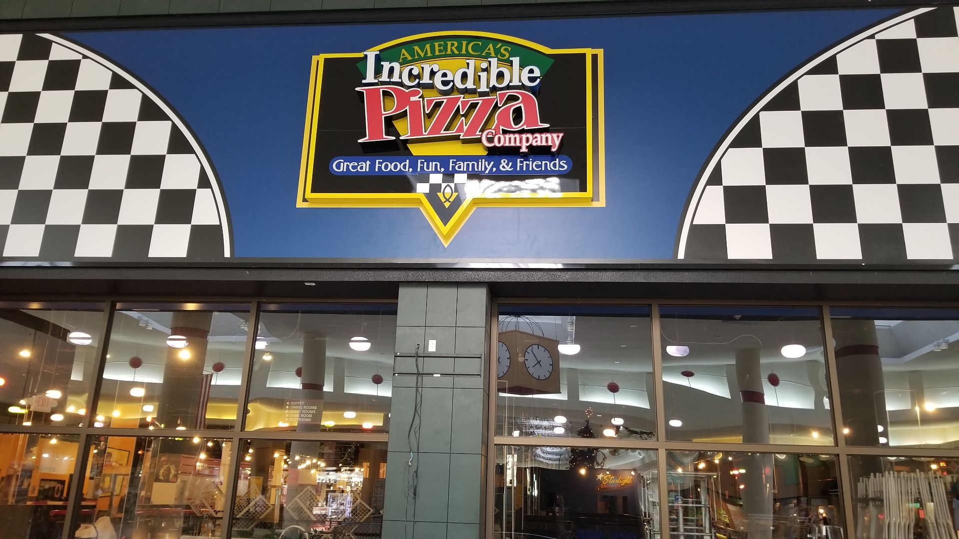 File:Incredible Pizza Company - Lafayette Square Mall Indianapolis, IN November 201.jpg