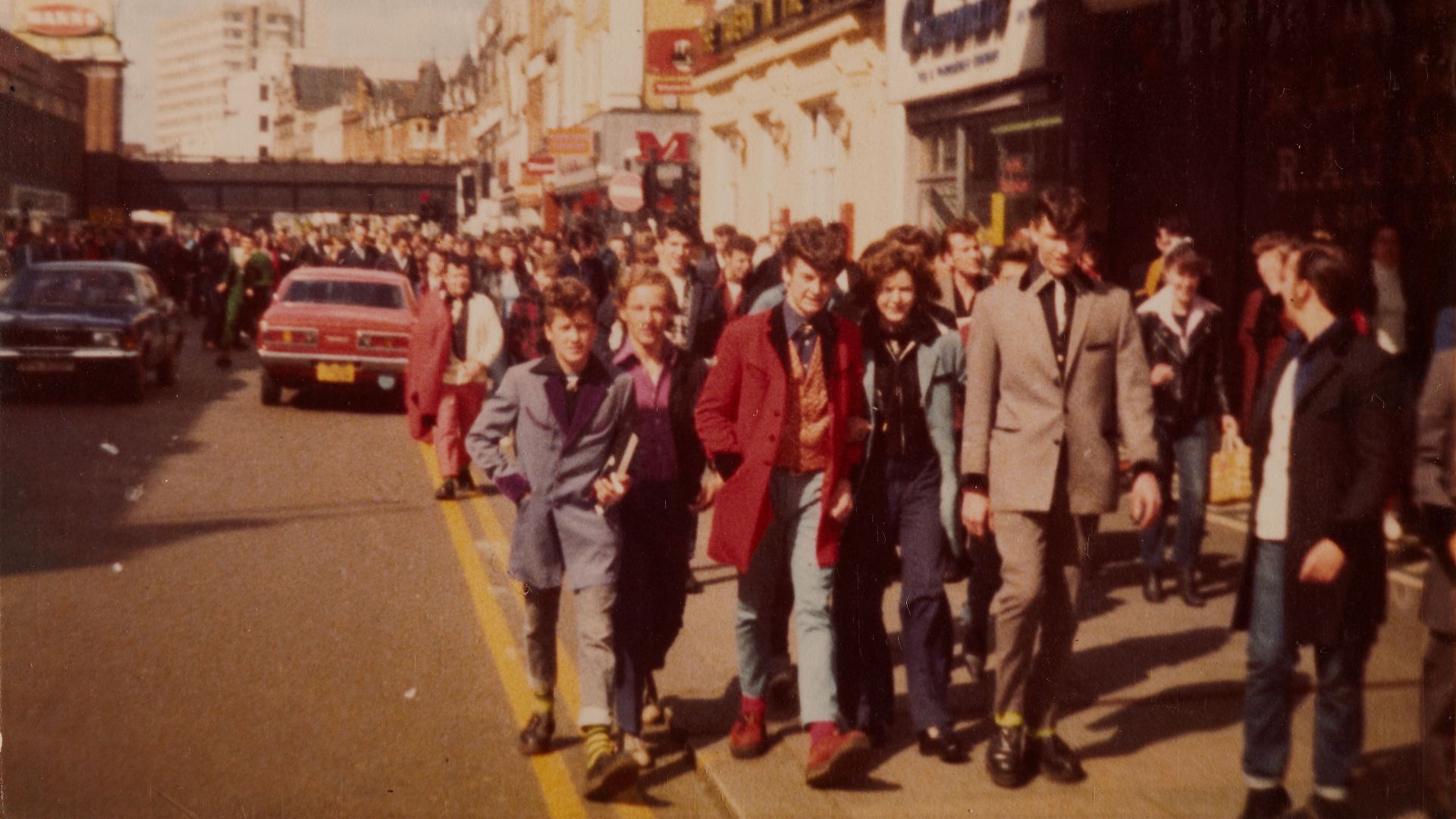 File:Teddy Boys on Southend High Street 1977.jpg