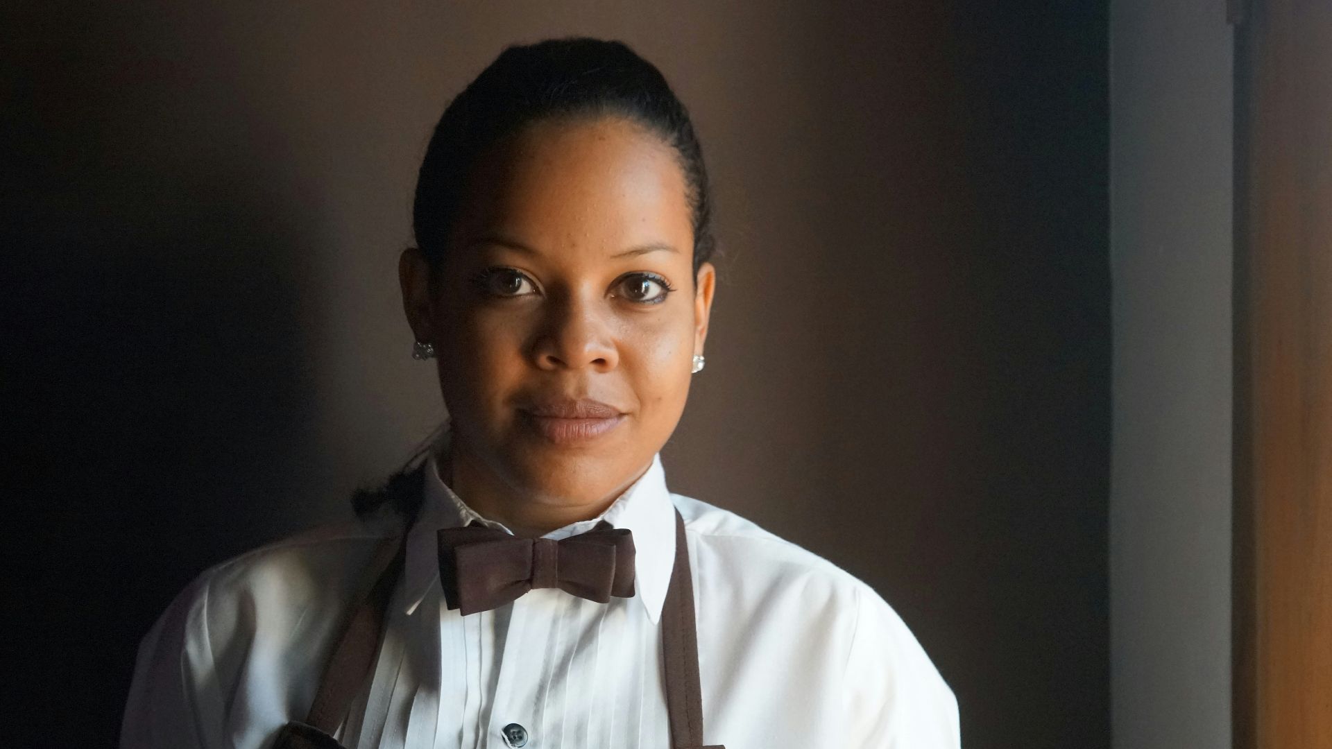 woman wearing brown apron