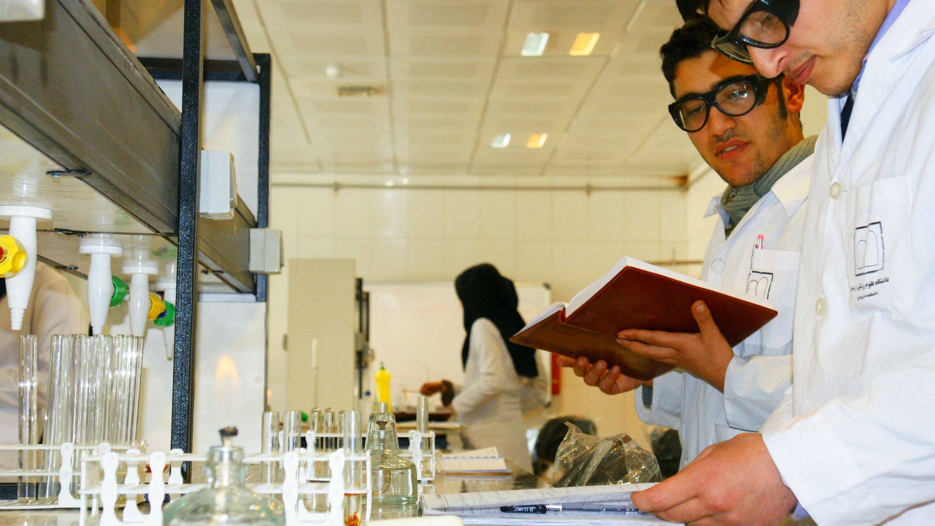 File:Ardabil school of pharmacy-laboratory.JPG