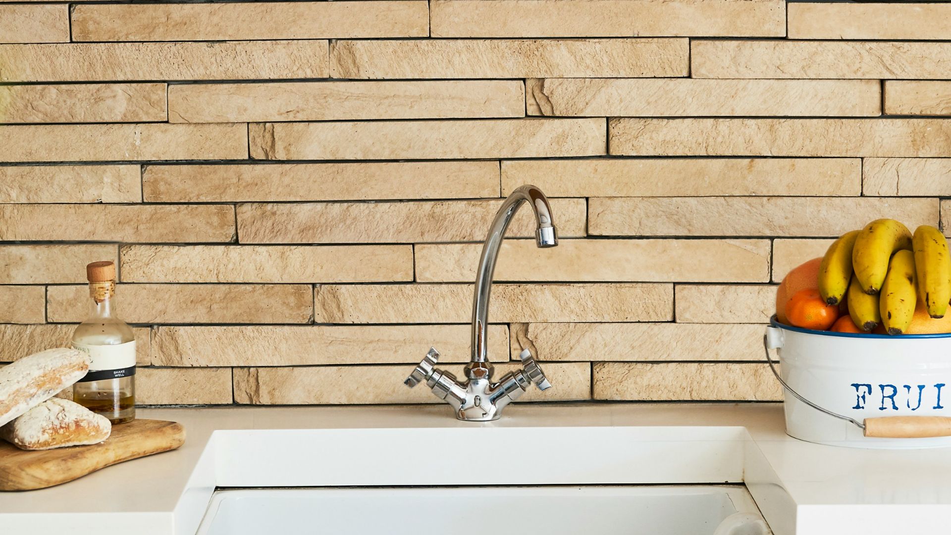 yellow banana fruit on white ceramic bowl