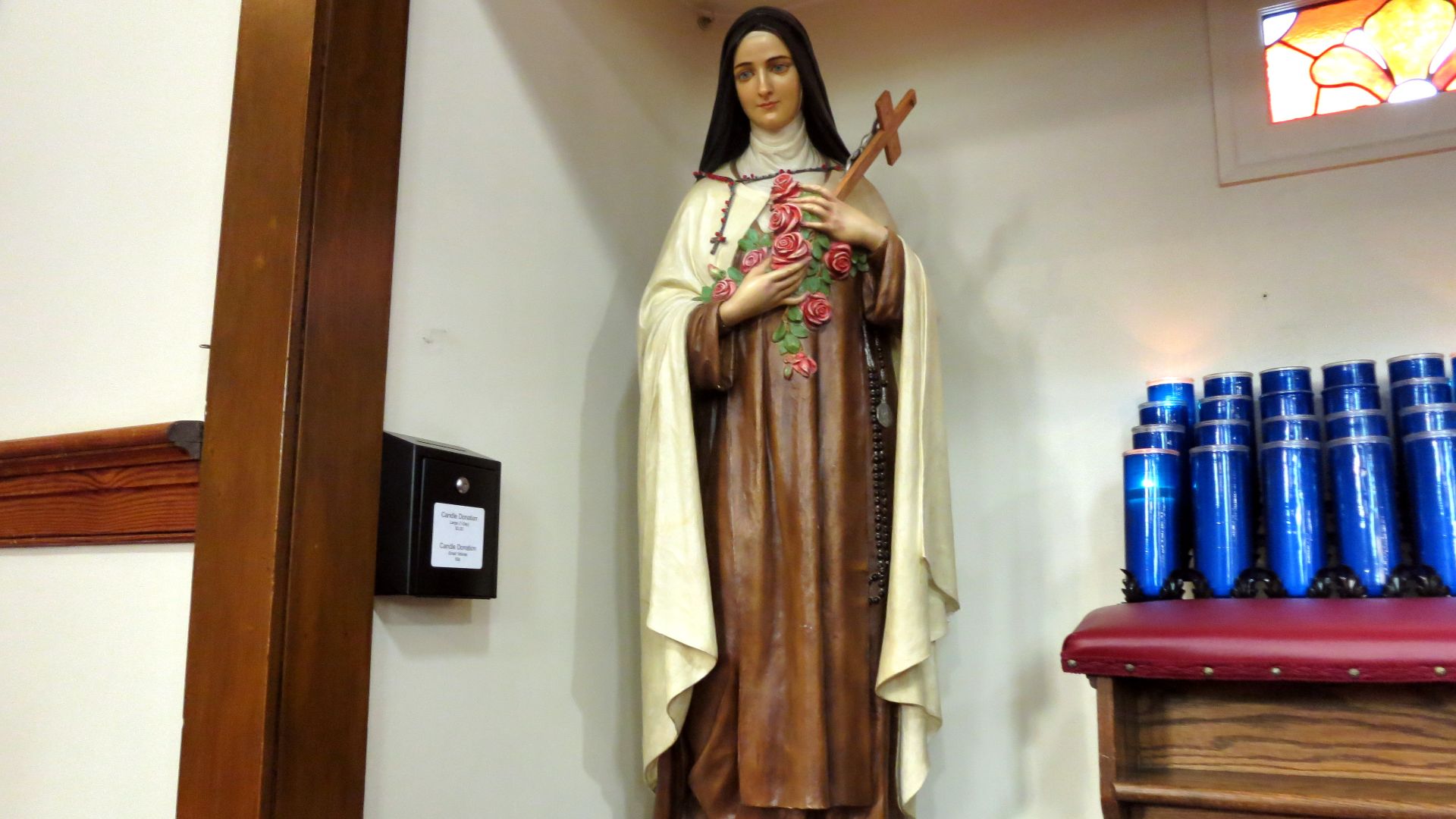 File:Saint Anthony Catholic Church (Temperance, MI) - interior, statue of Saint Thérèse of Lisieux.jpg