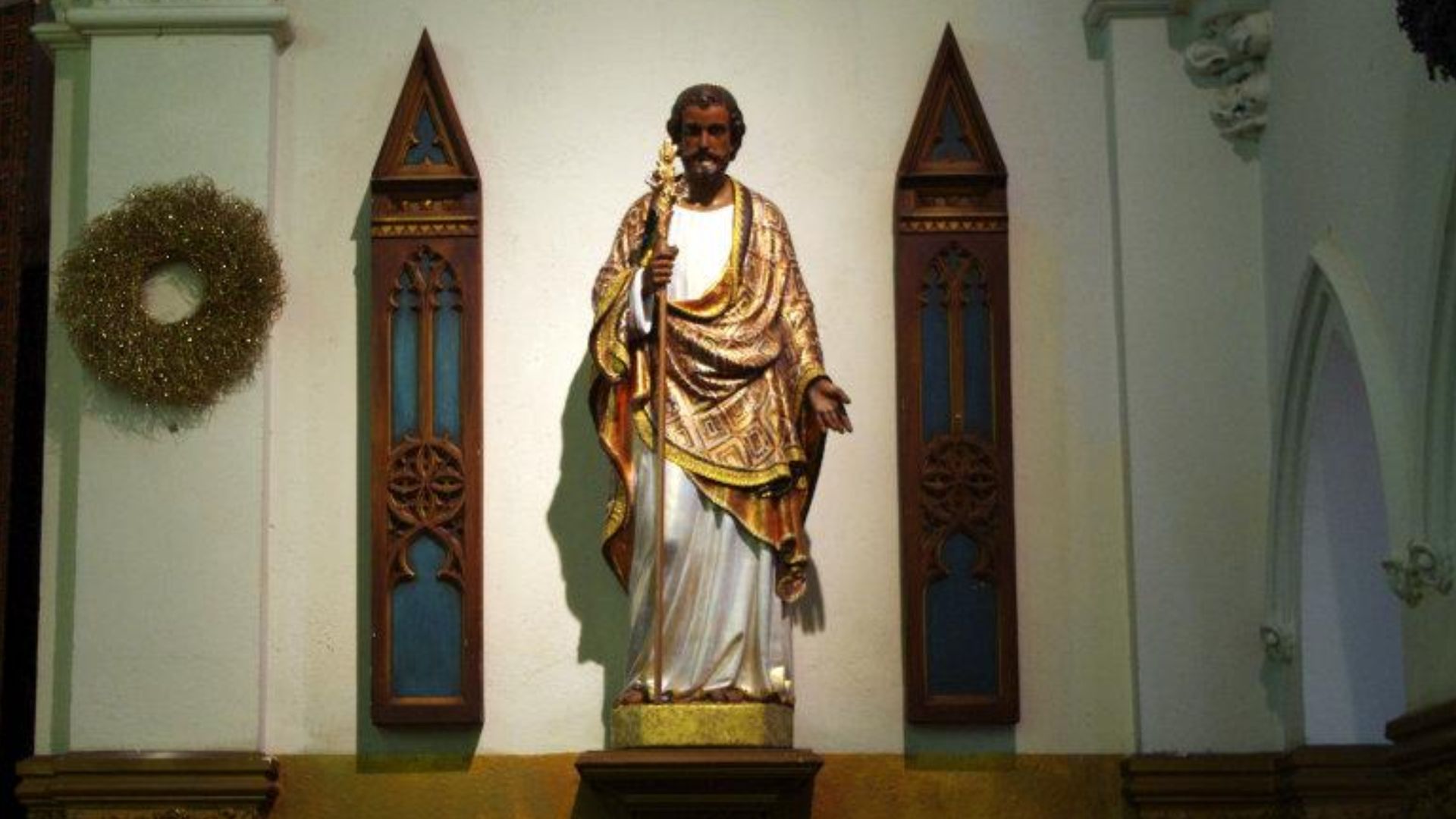 File:Church of Saint John the Evangelist (Columbus, Ohio) - interior, statue of Saint Joseph.jpg