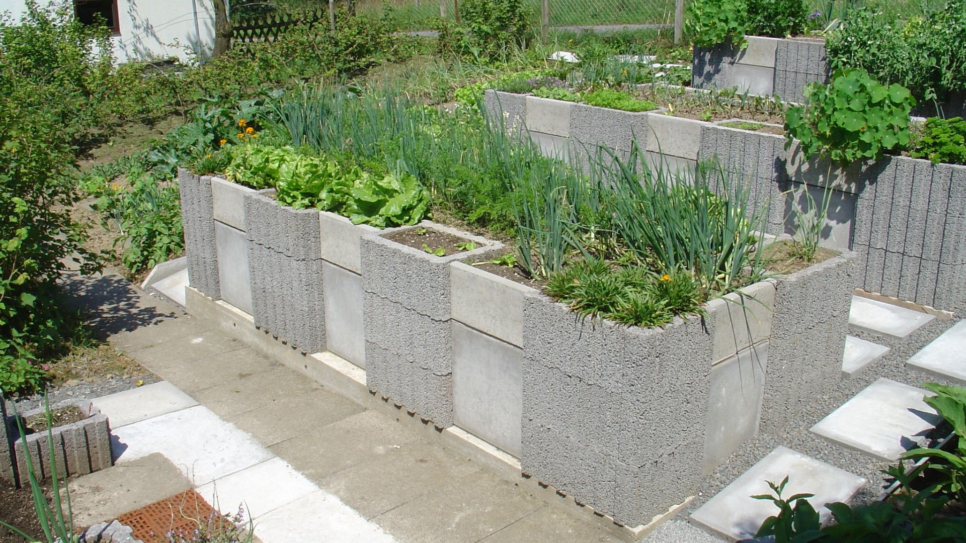 File:Hochbeet Vordermühle 1.JPG