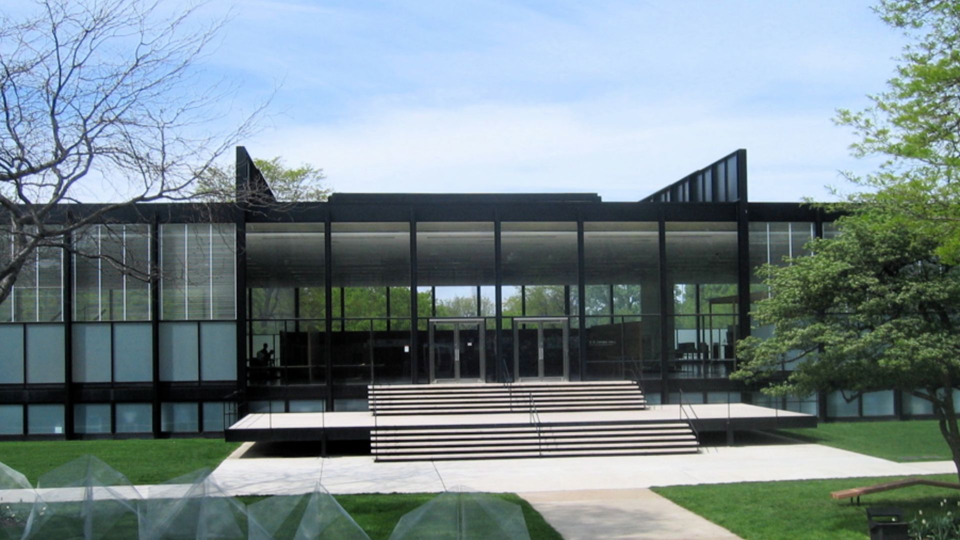 File:Crown Hall Entrance 060514.jpg