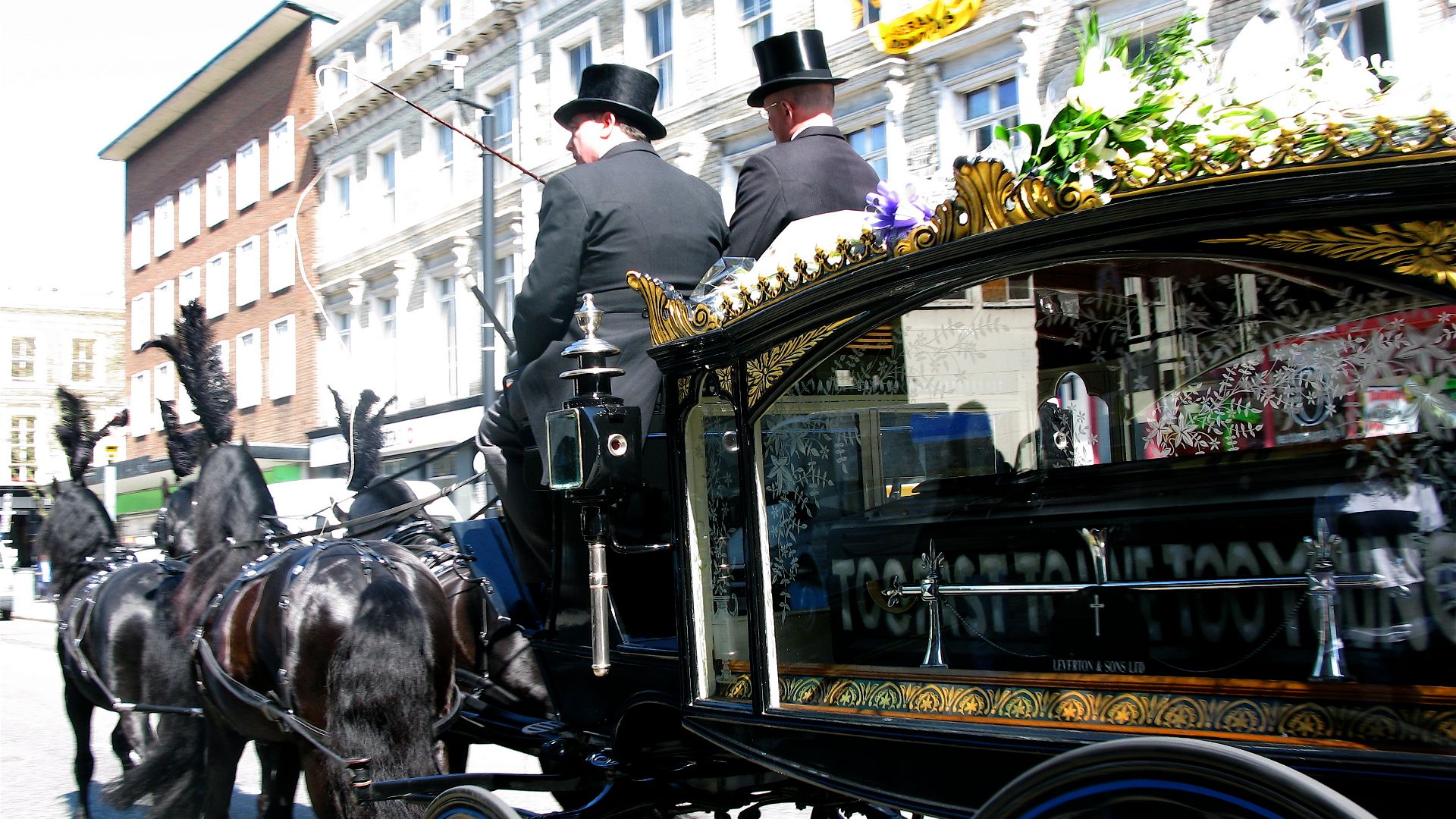 File:McLaren cortege.JPG