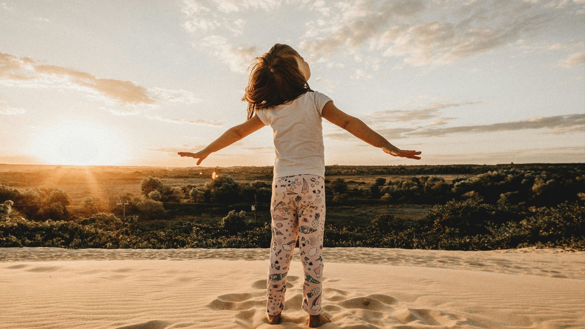girl wearing white crew-neck blouse