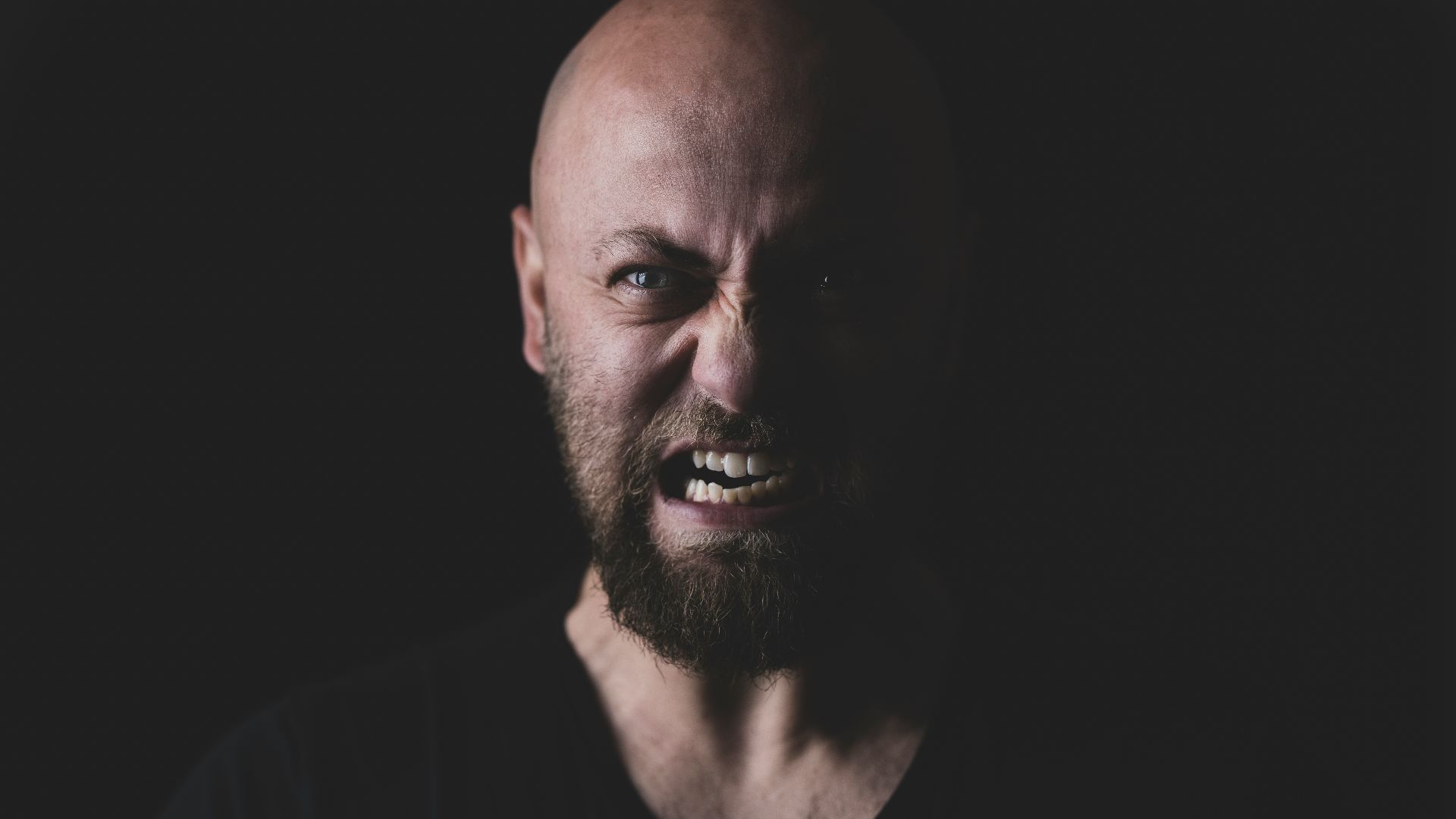 man in black crew neck shirt