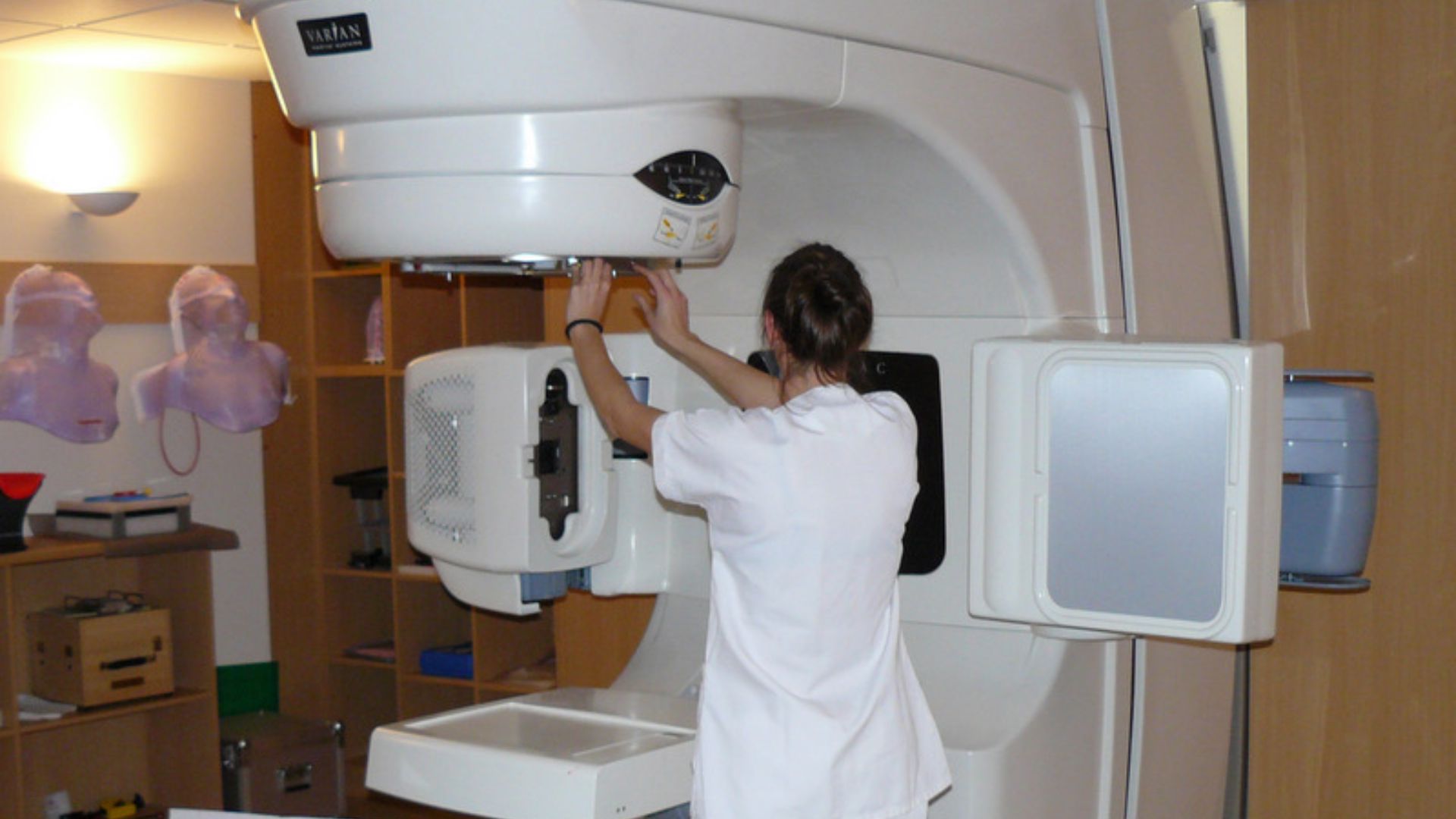 File:Radiotherapie.JPG