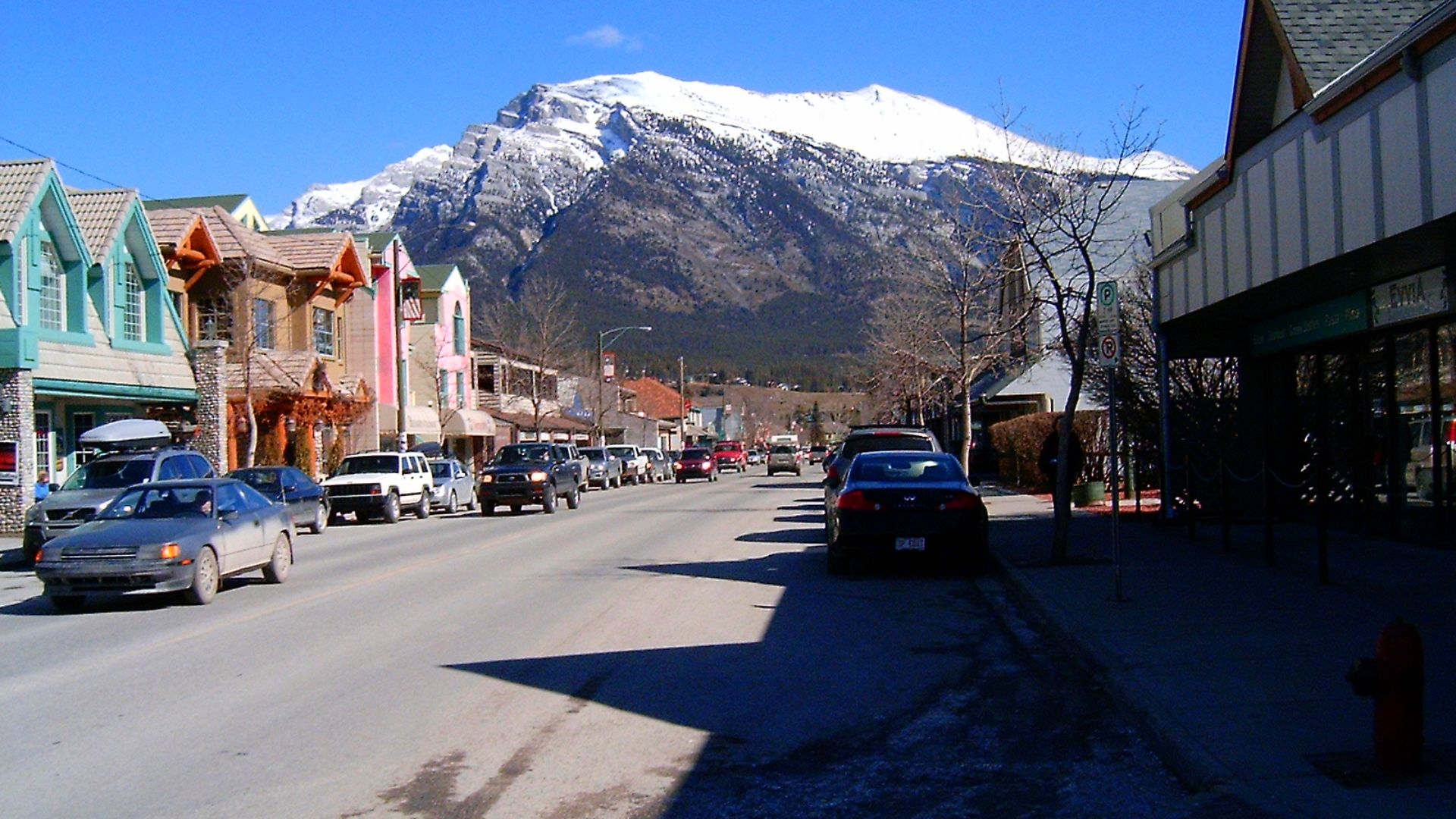 File:Albert Mainstreet Canmore looking east HPIM4263.JPG