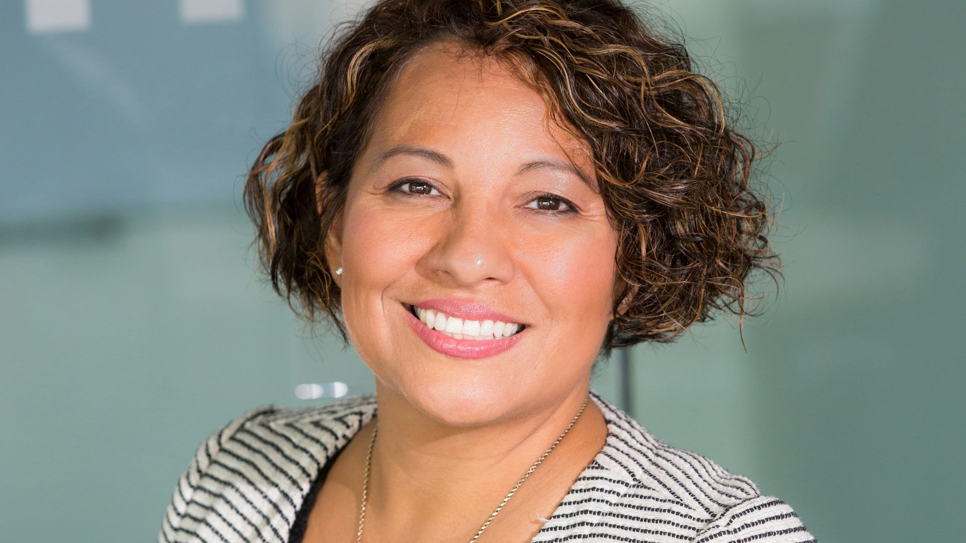 woman on focus photography