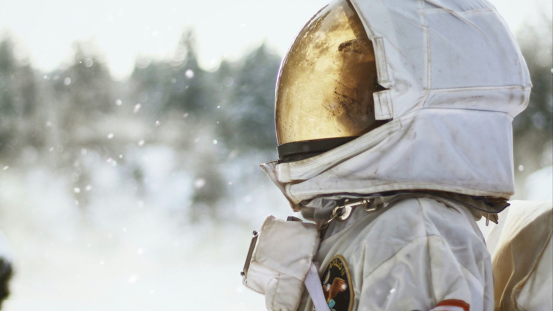 astronaut with white background