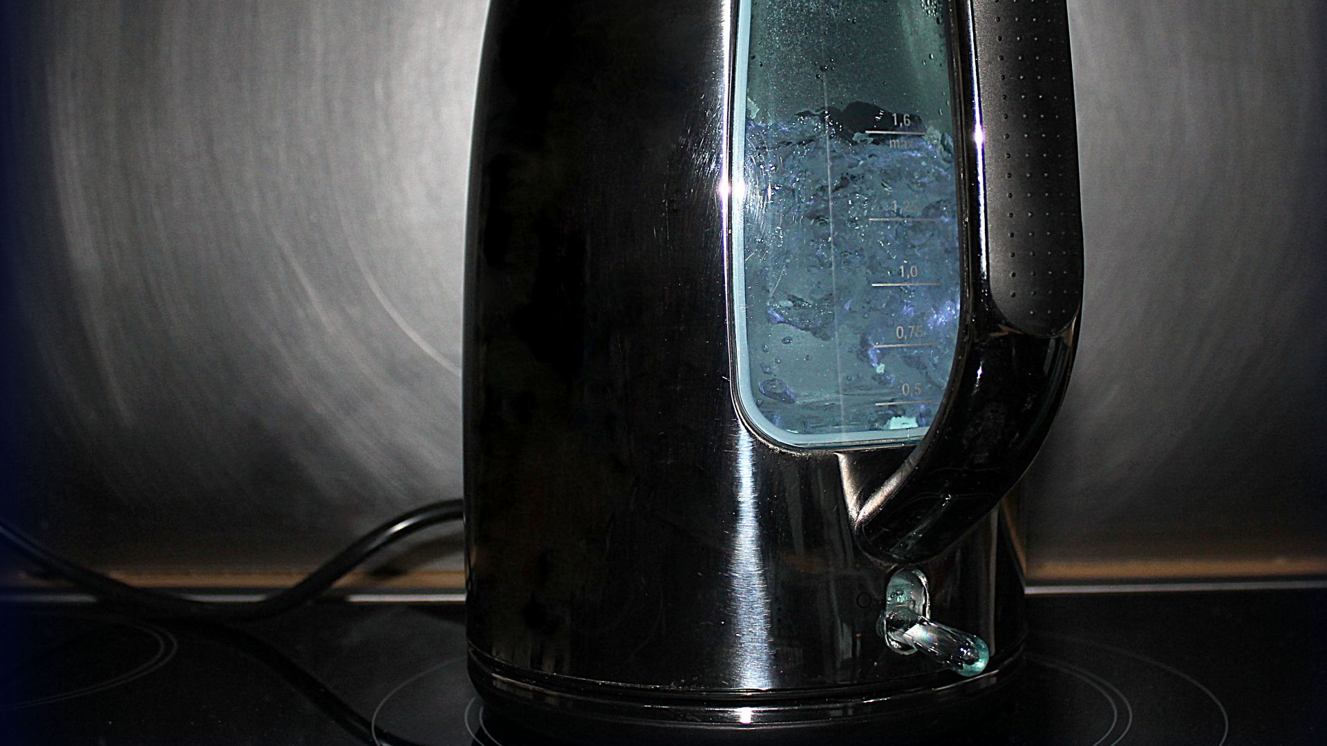 File:Electric water boiler 2014.JPG