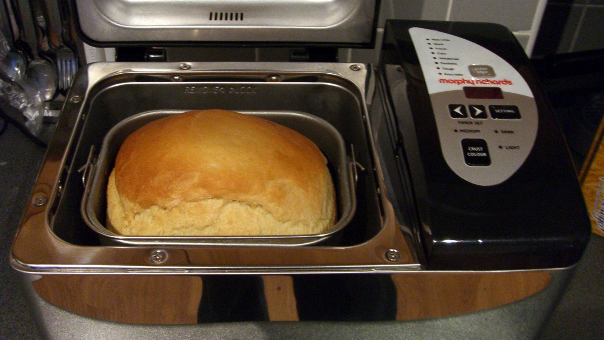 File:Making bread in bread machine.jpg