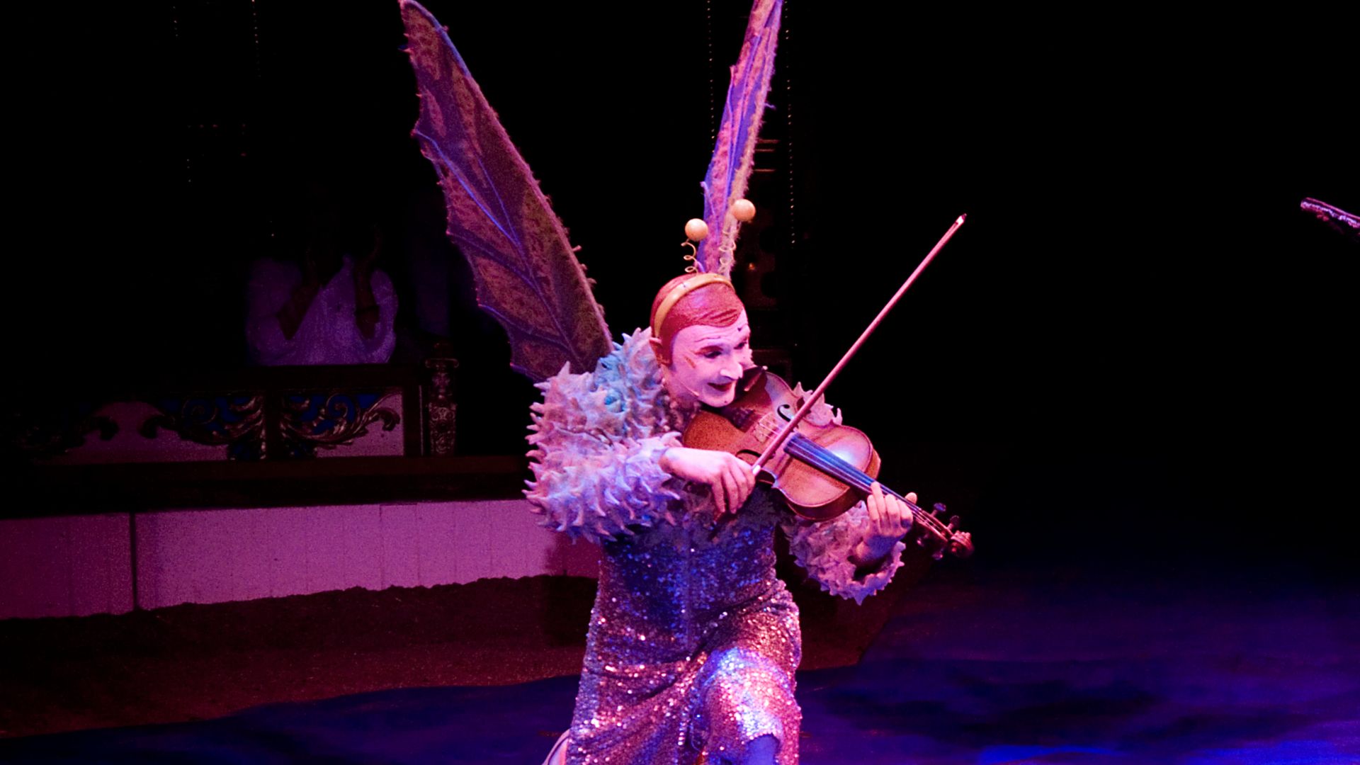 File:Munich - Two clown musicians and a pretty juggler - 6871.jpg