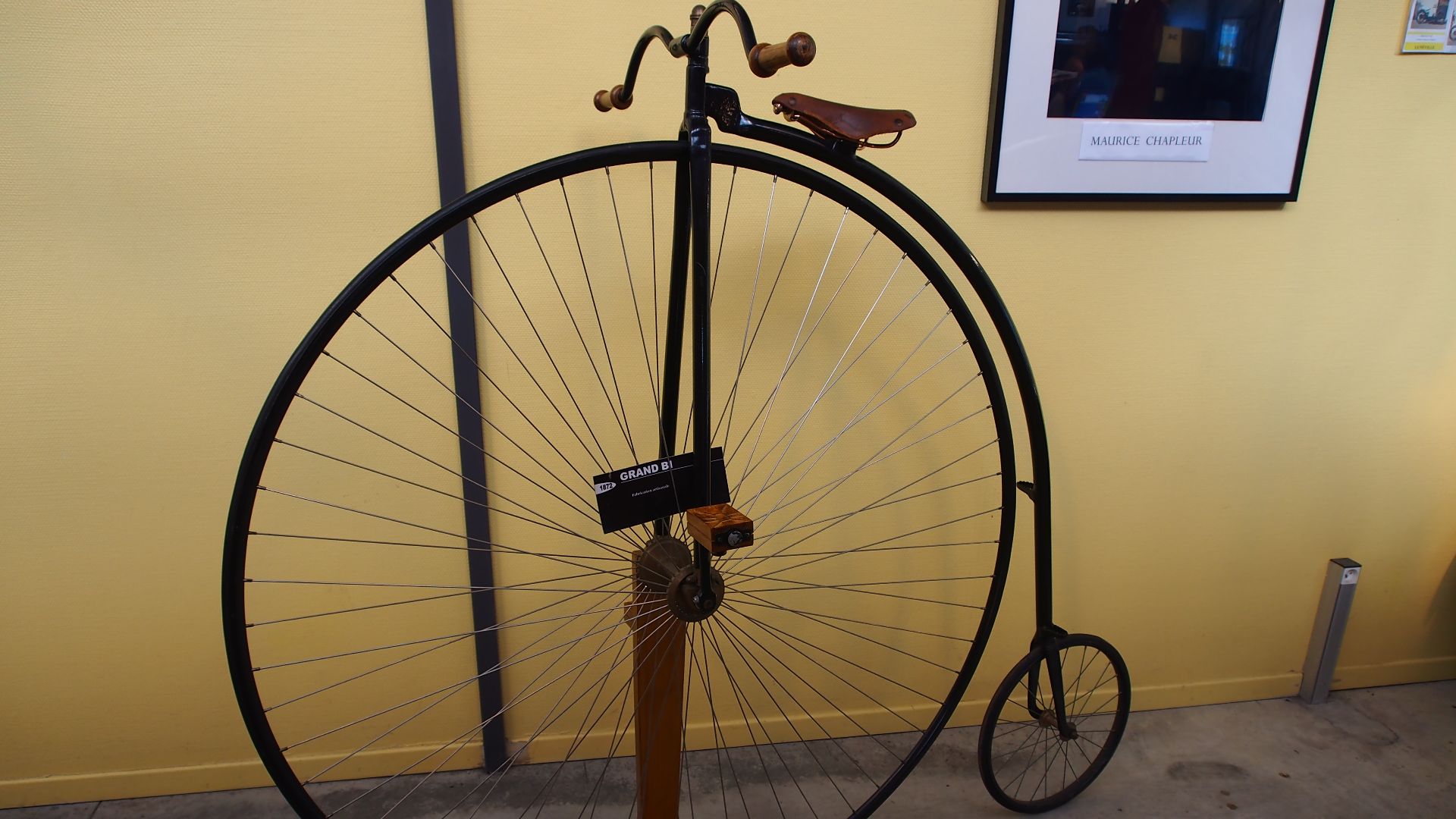 File:1872 Grand Bi, fabrication artisanale, Musée de la Moto et du Vélo, Amneville, France, pic-002.JPG