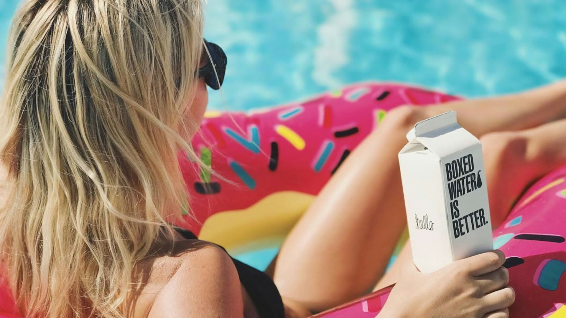 women's black brassiere