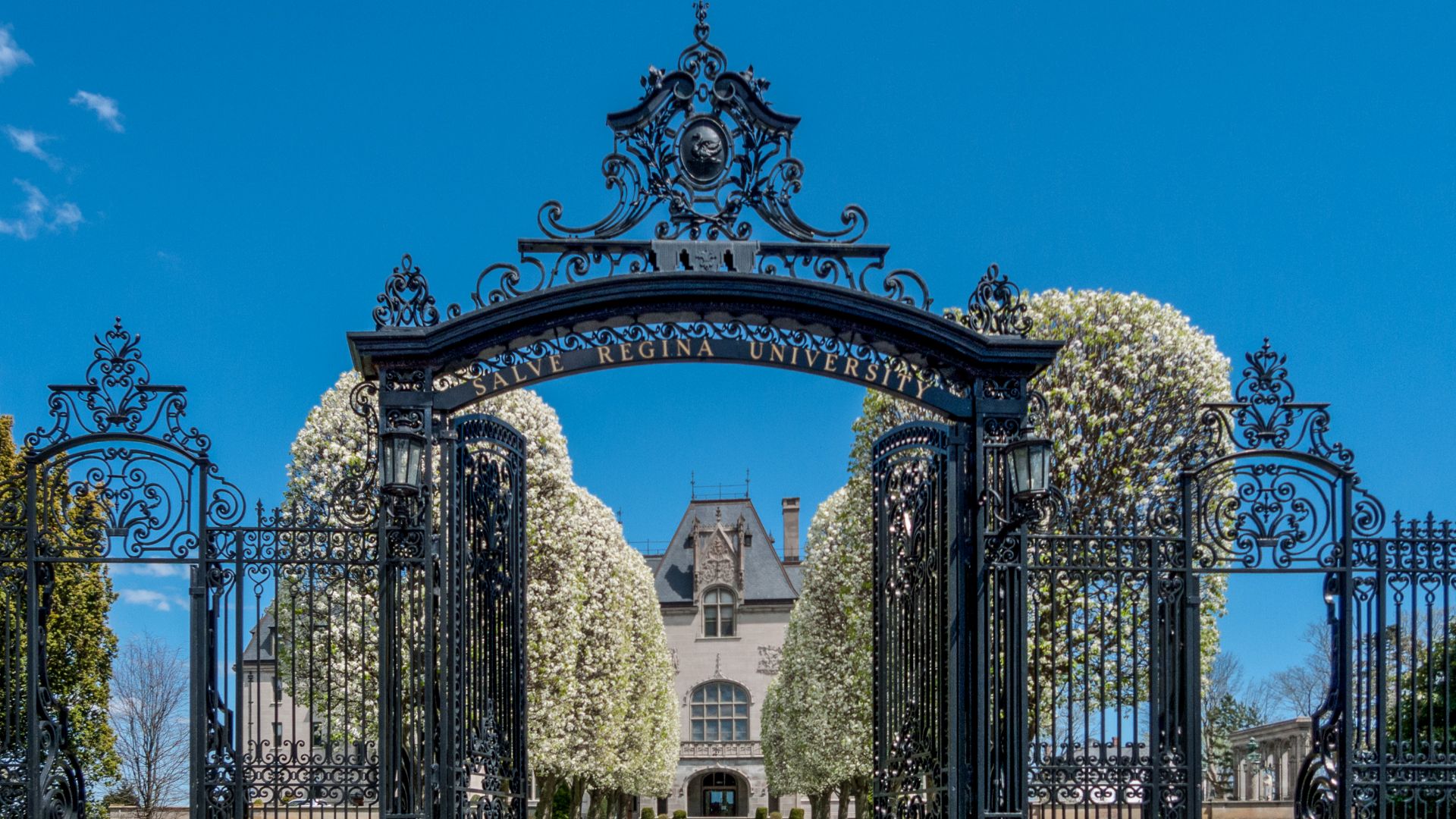 File:Salve Regina University gates.jpg