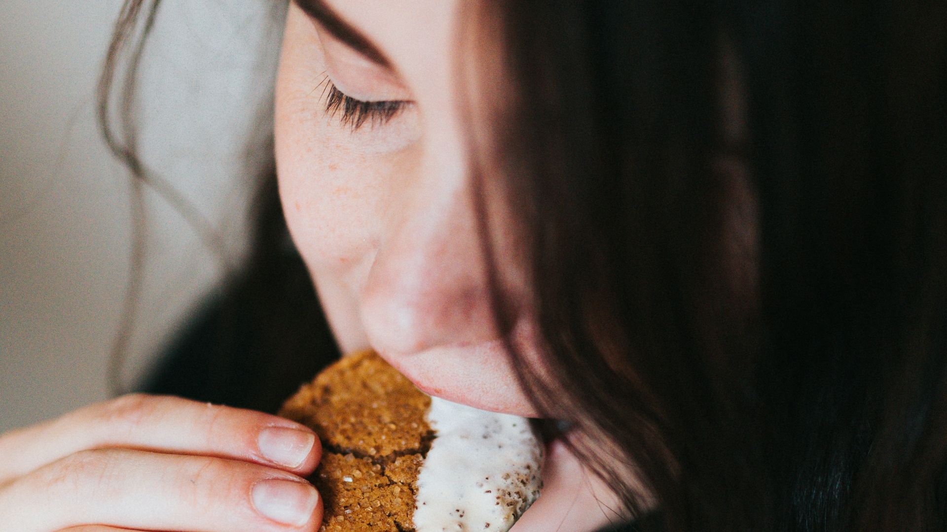 woman in black long sleeve shirt holding brown leaf