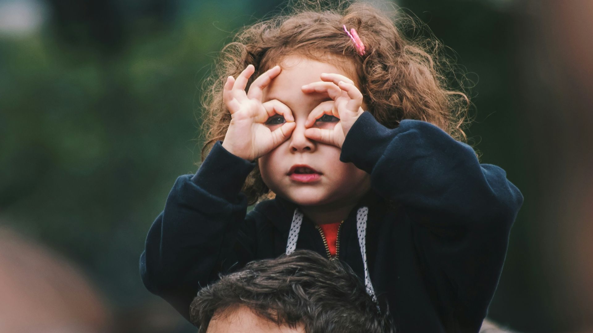 girl making hand gesture on her face