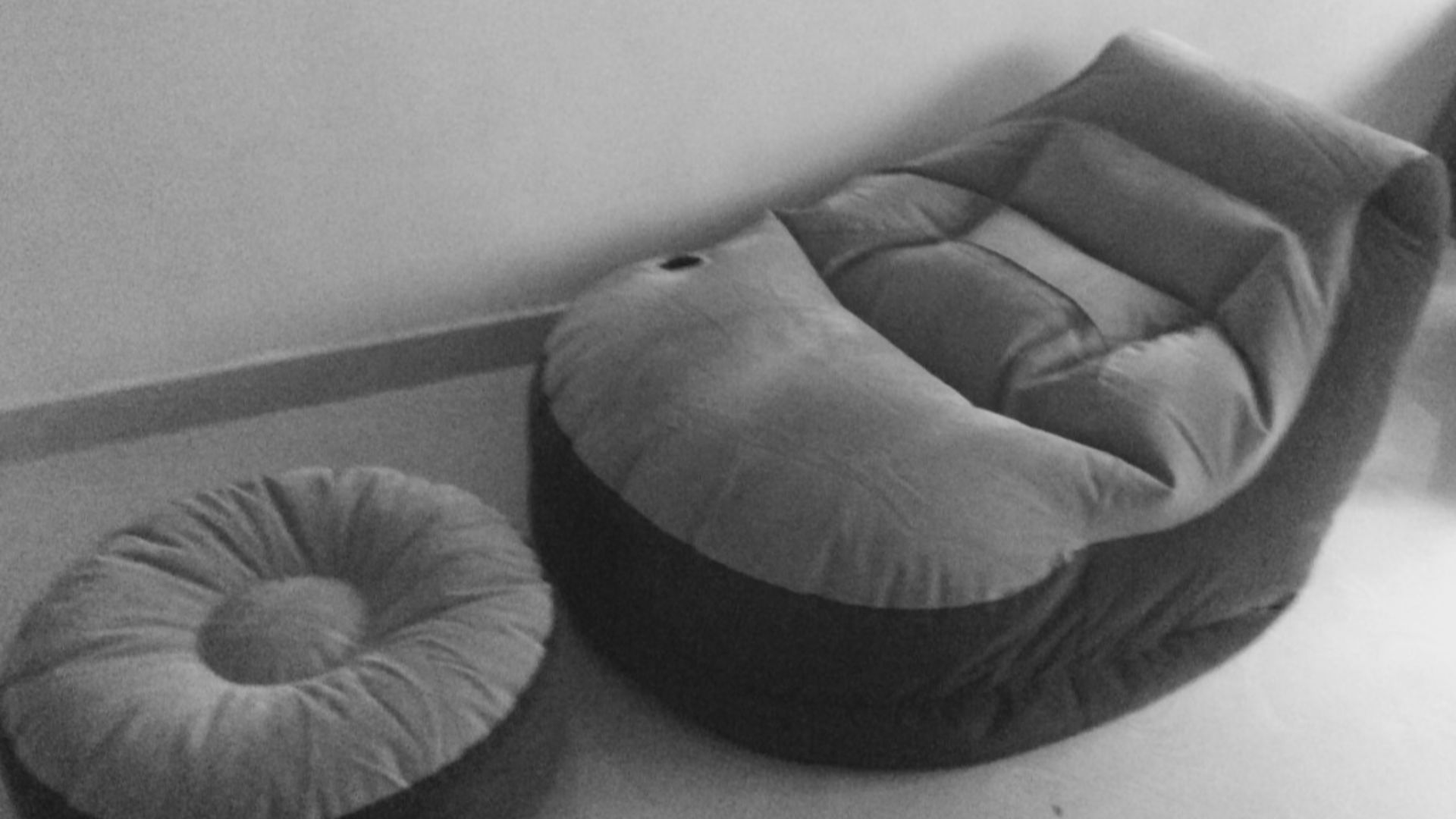 File:Intex Ultra Lounge Chair With Ottoman.jpg