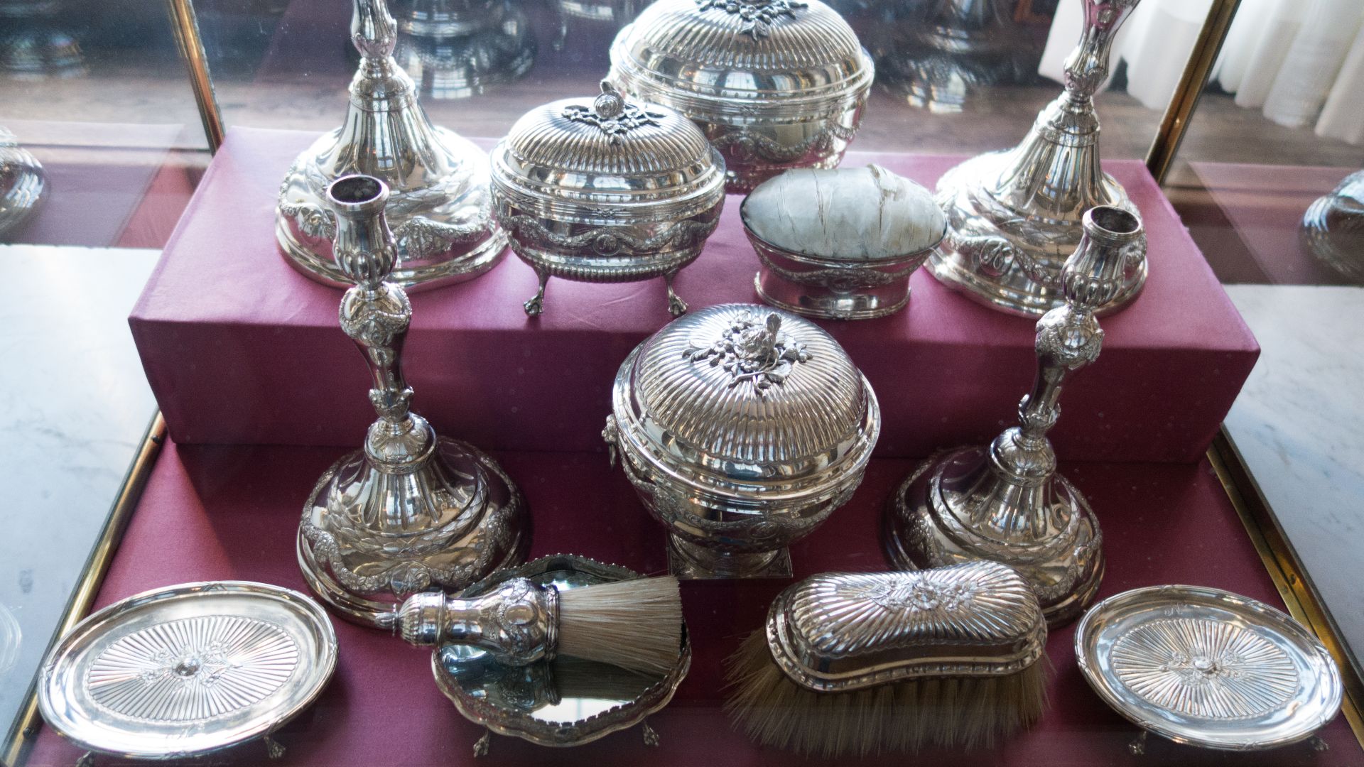 File:Frederiksborg Castle - Antique silverware.jpg