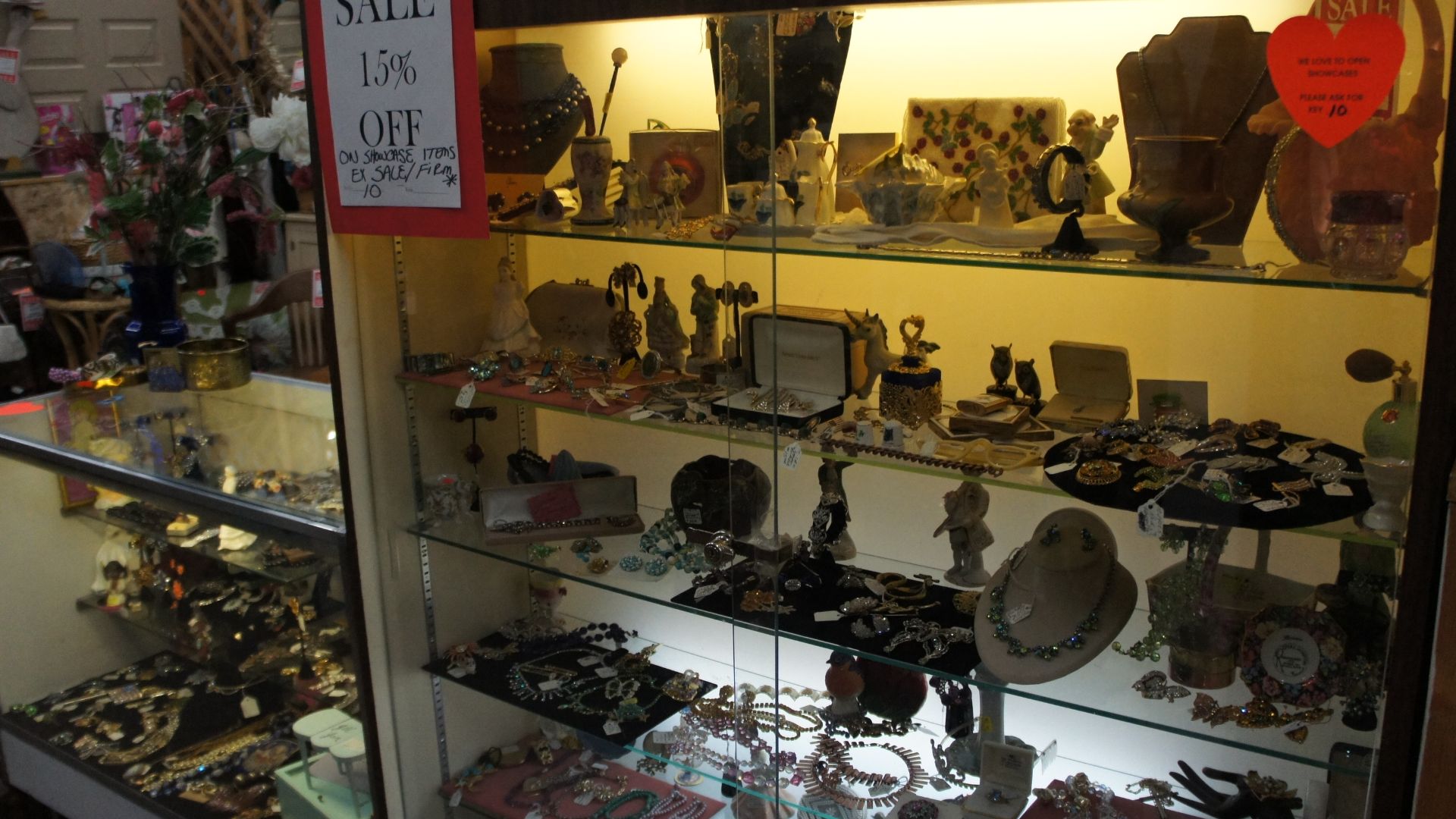 File:Colorado Antique Gallery (5116502946).jpg