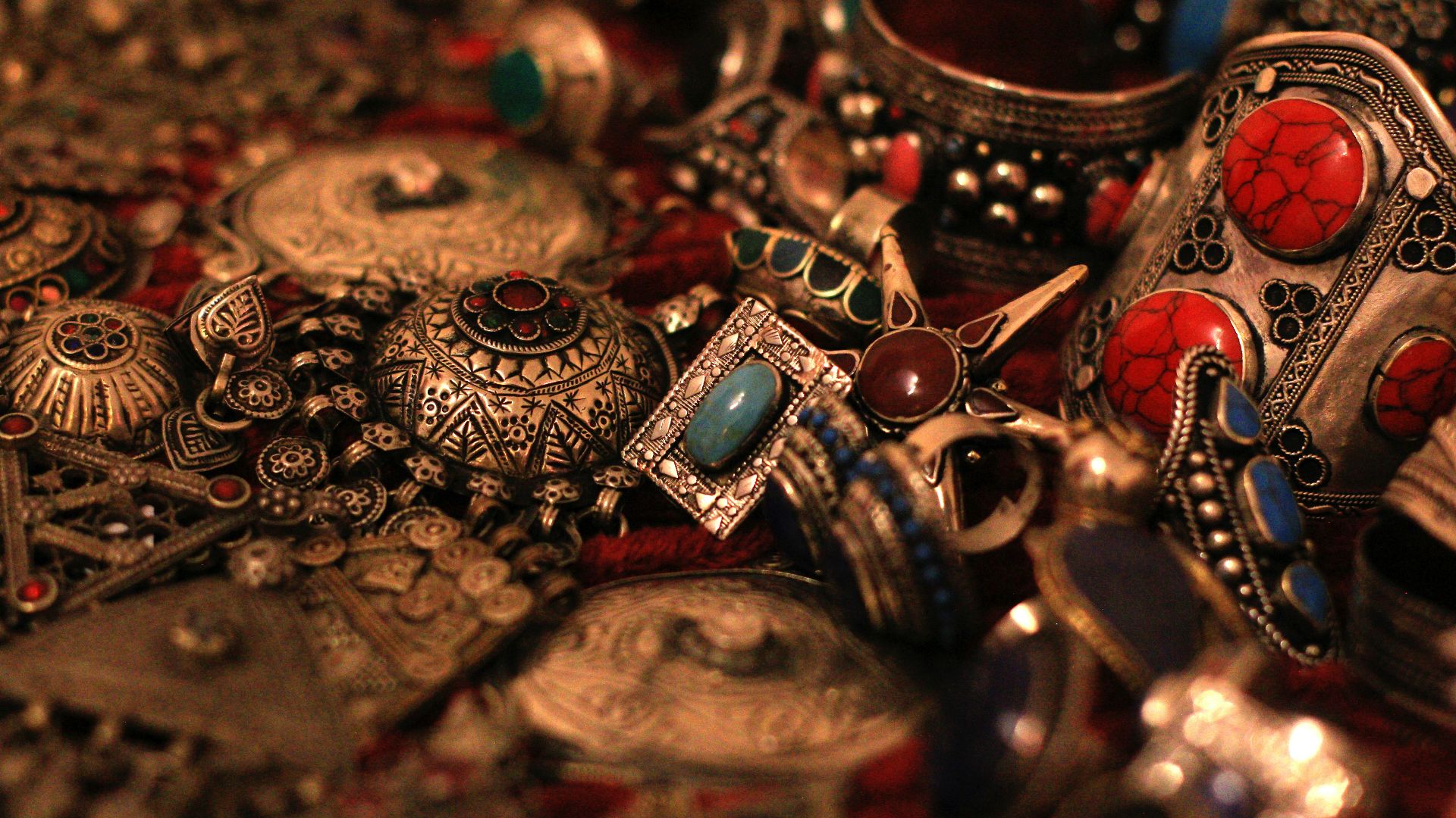 a pile of jewelry sitting on top of a table