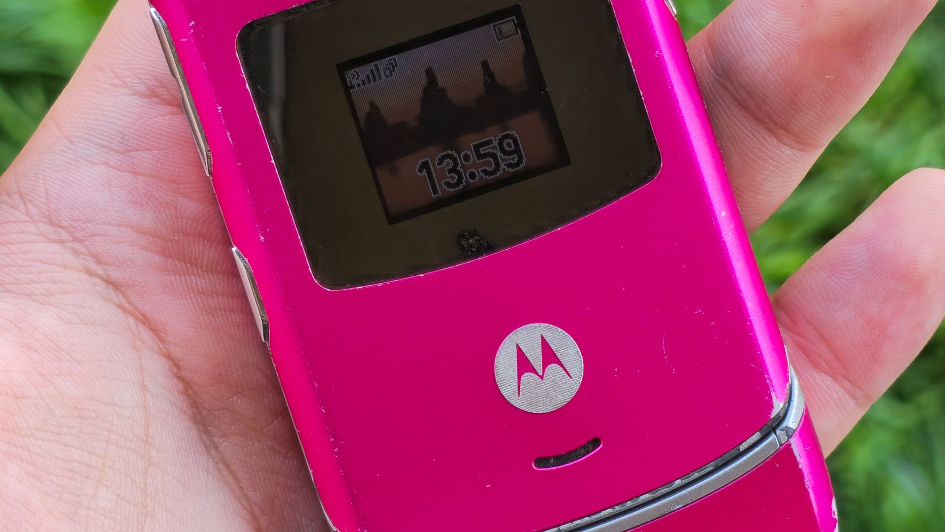 File:Motorola RAZR V3 (Pink) - Front (Closed).jpg