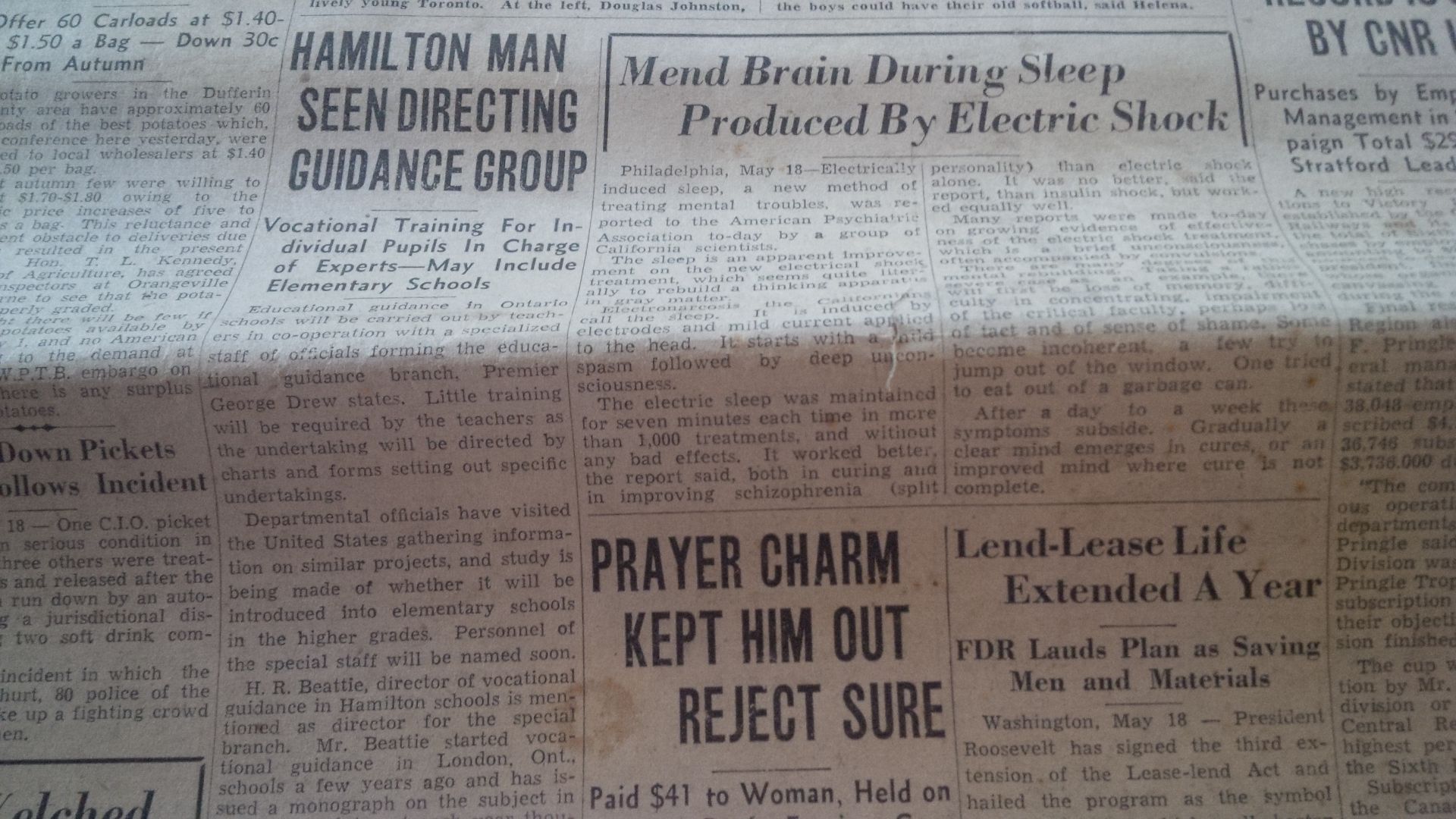 File:Old Newspapers (20036593025).jpg
