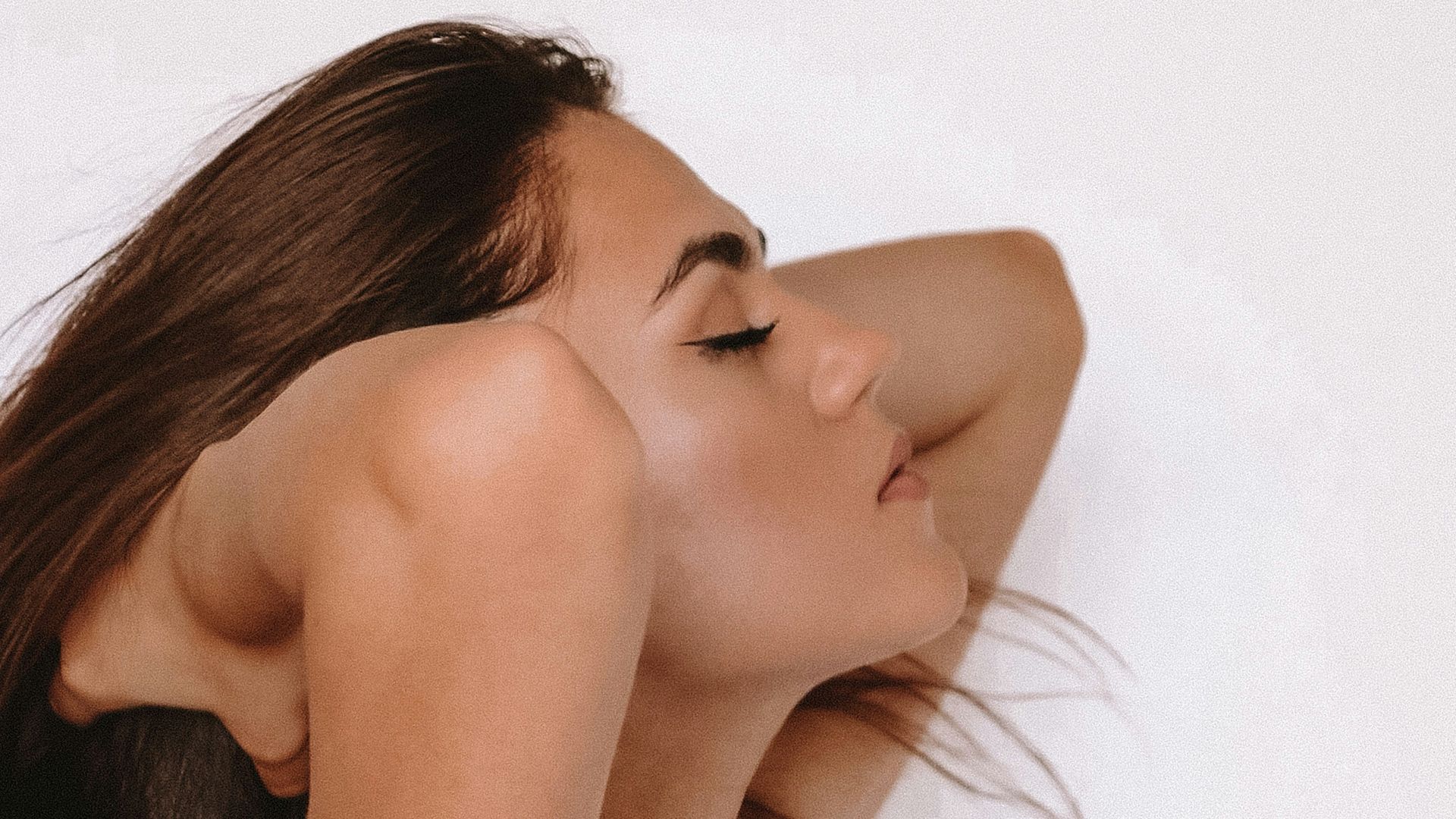 woman in black tank top