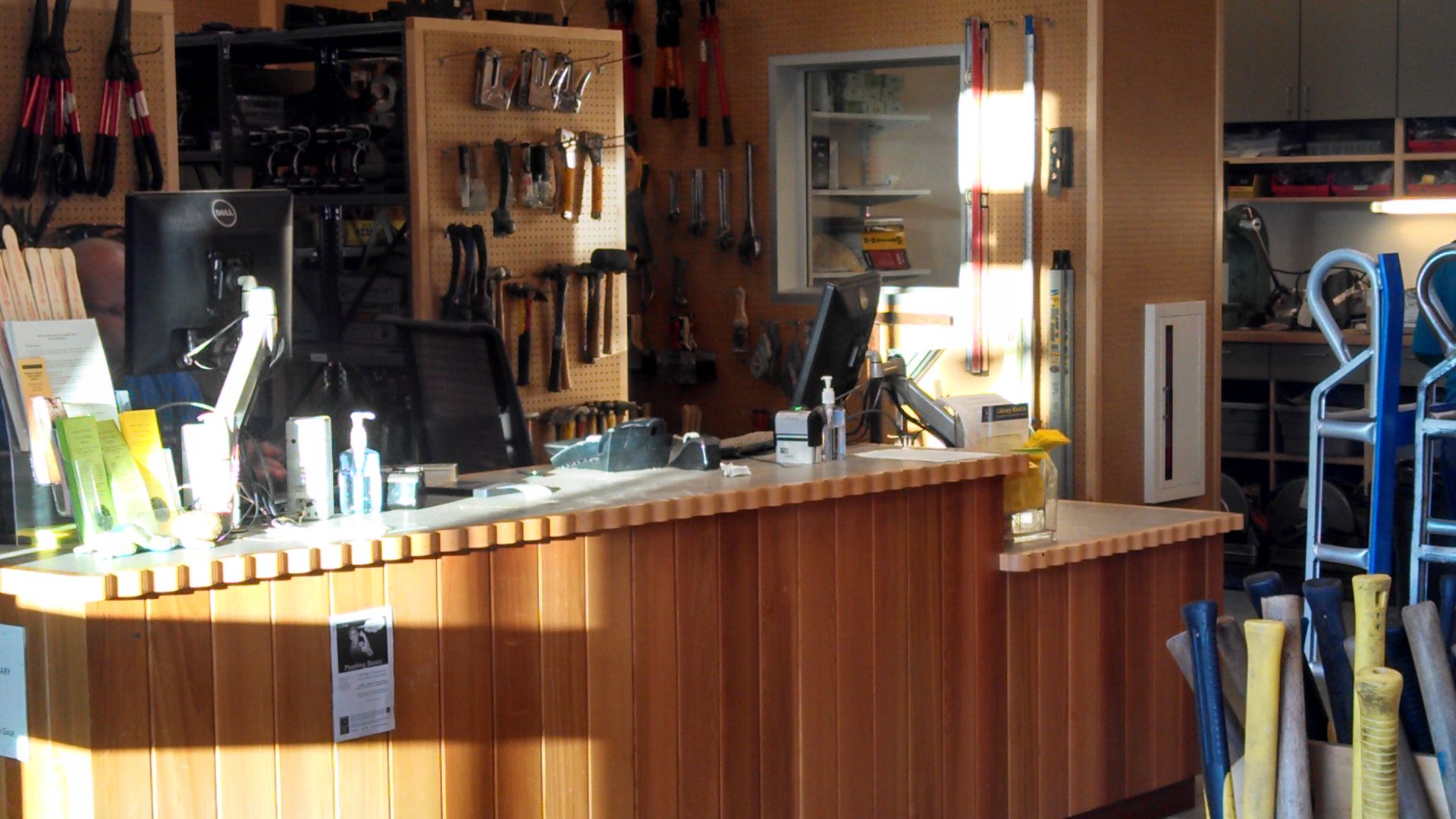 File:Berkeley Public Library tool library, inside 2.jpg