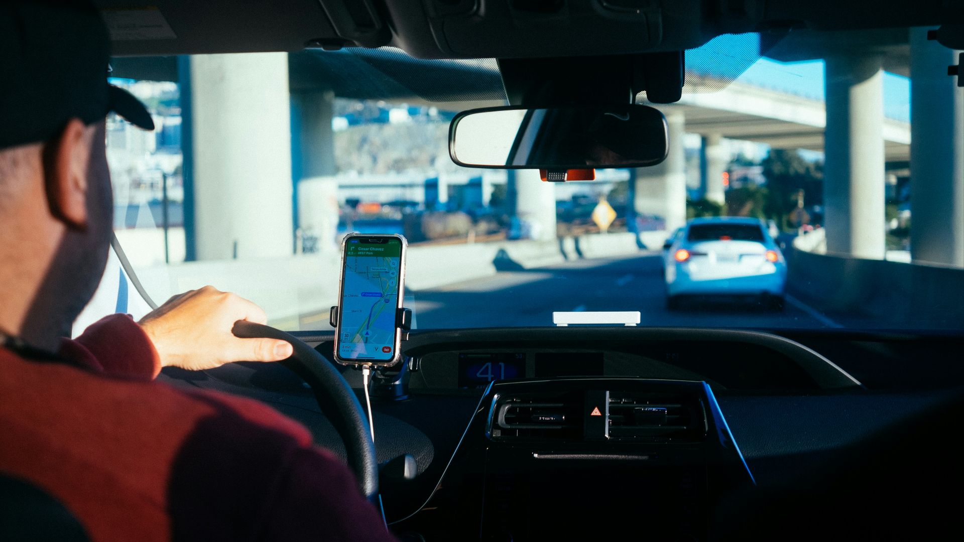 person holding iphone 6 inside car
