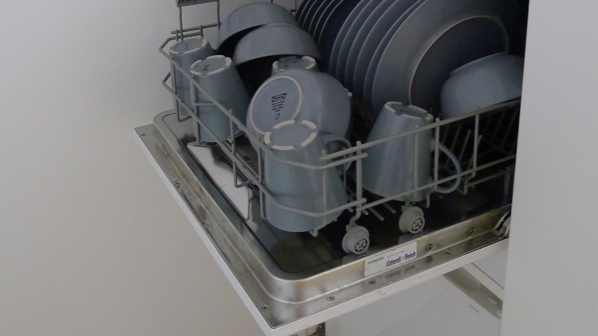 File:WikiMUC - Mini-Geschirrspüler.jpg