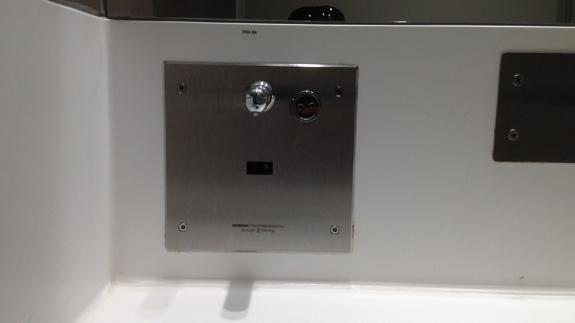 File:Dispenser sapone automatico Soema.jpg