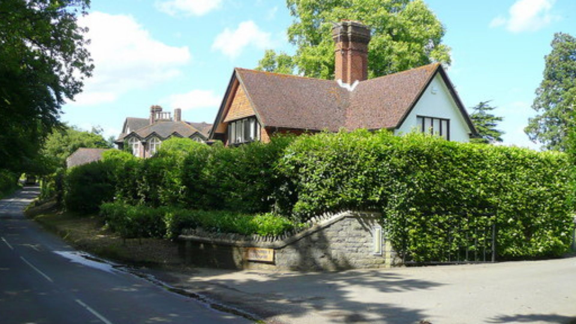 File:Shere Road, Ewhurst - geograph.org.uk - 855977.jpg