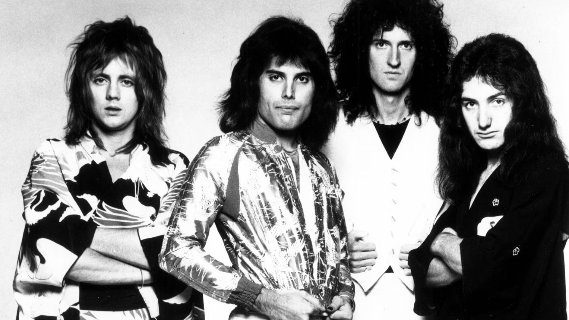 File:Queen A Night At The Opera (1975 Elektra publicity photo 02).jpg