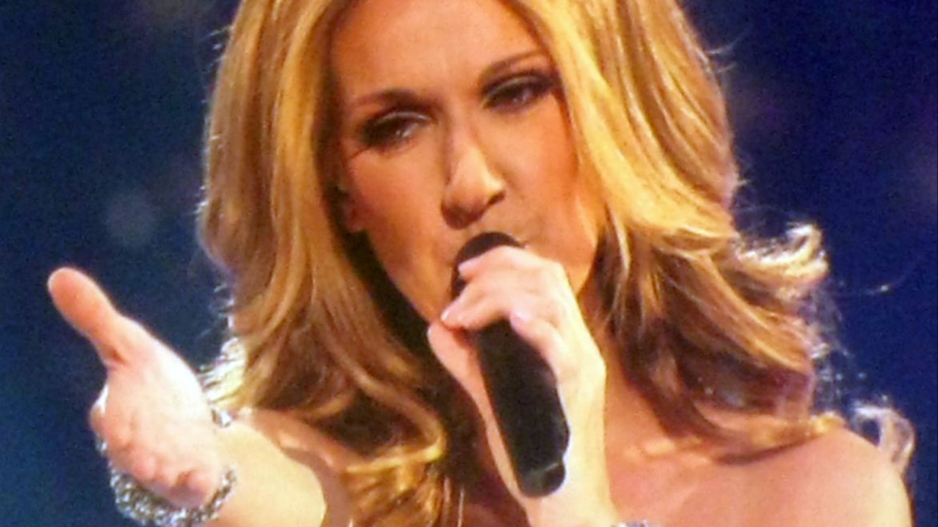 File:Celine Dion Concert Singing Taking Chances 2008.jpg