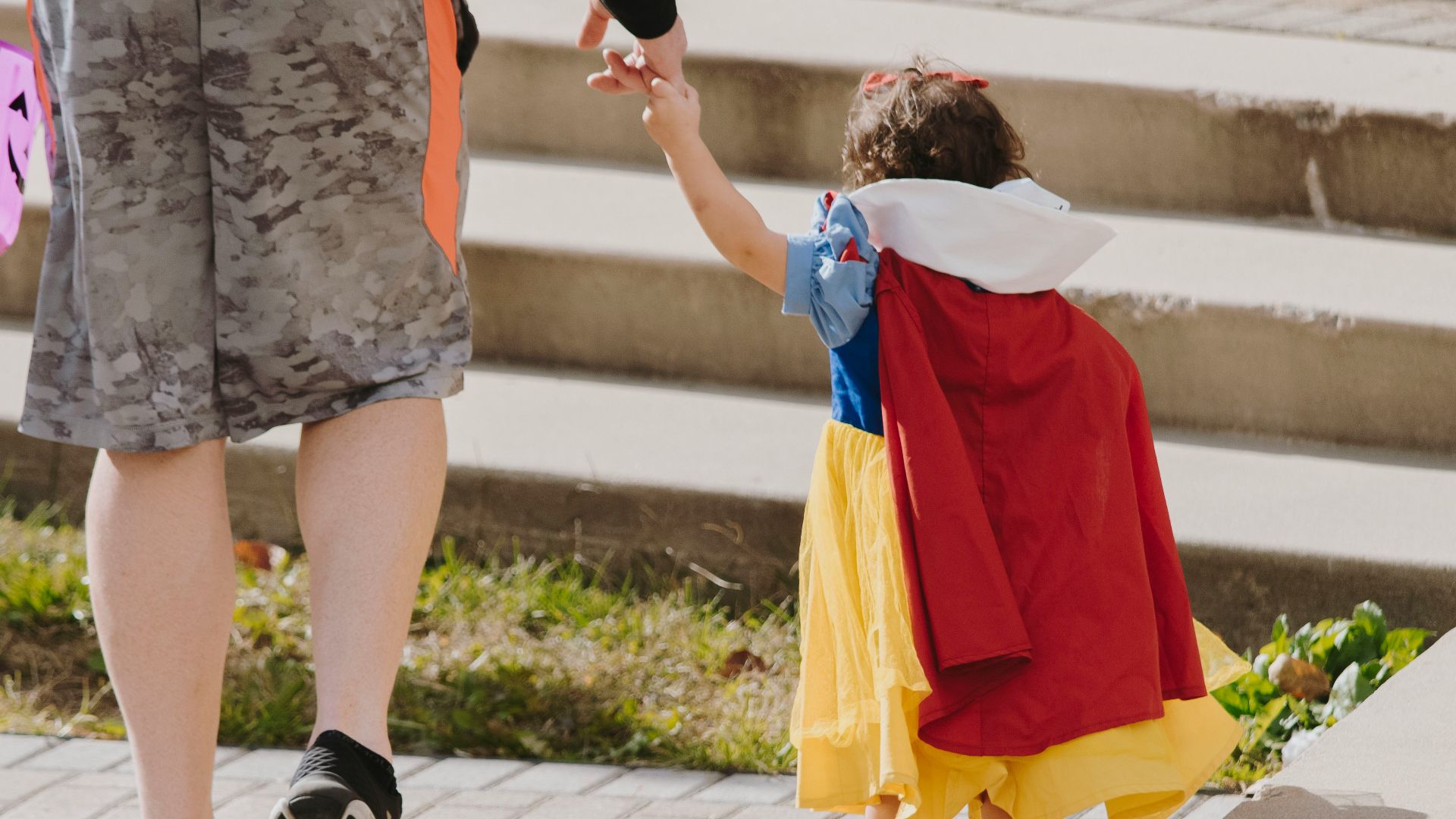 toddler wearing snow white costume