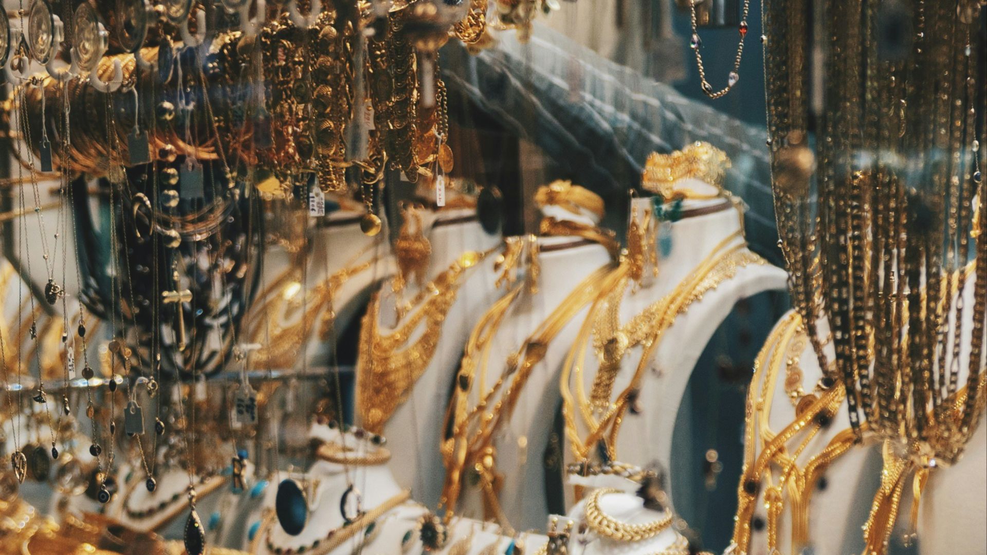 gold and silver pendant necklace lot