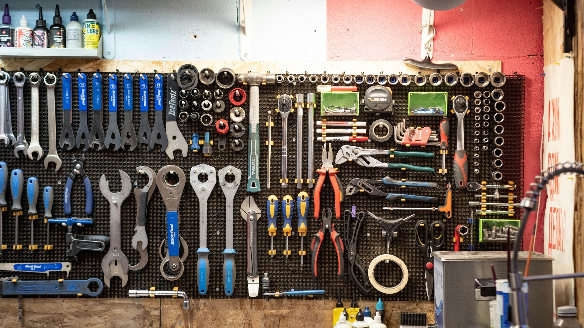 A bunch of tools hanging up on a wall