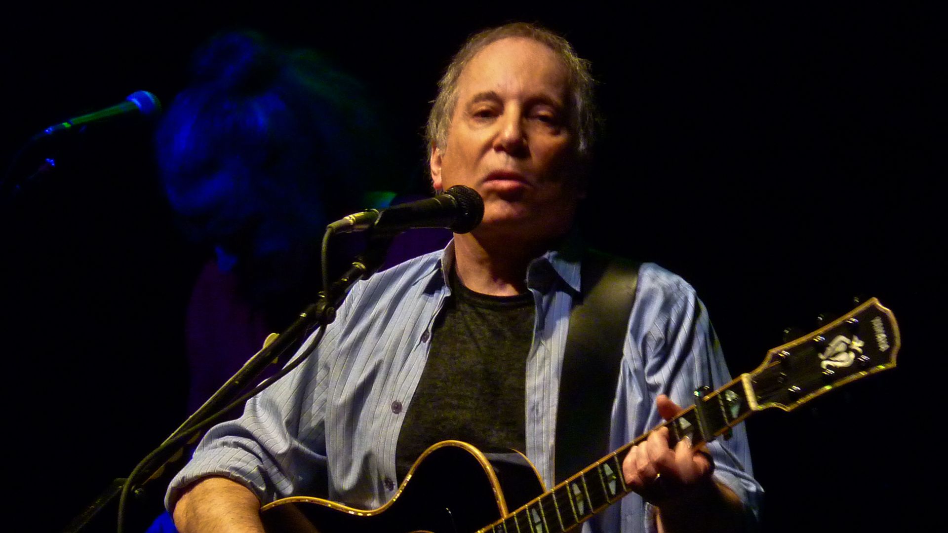 File:Paul Simon at the 9-30 Club (b).jpg
