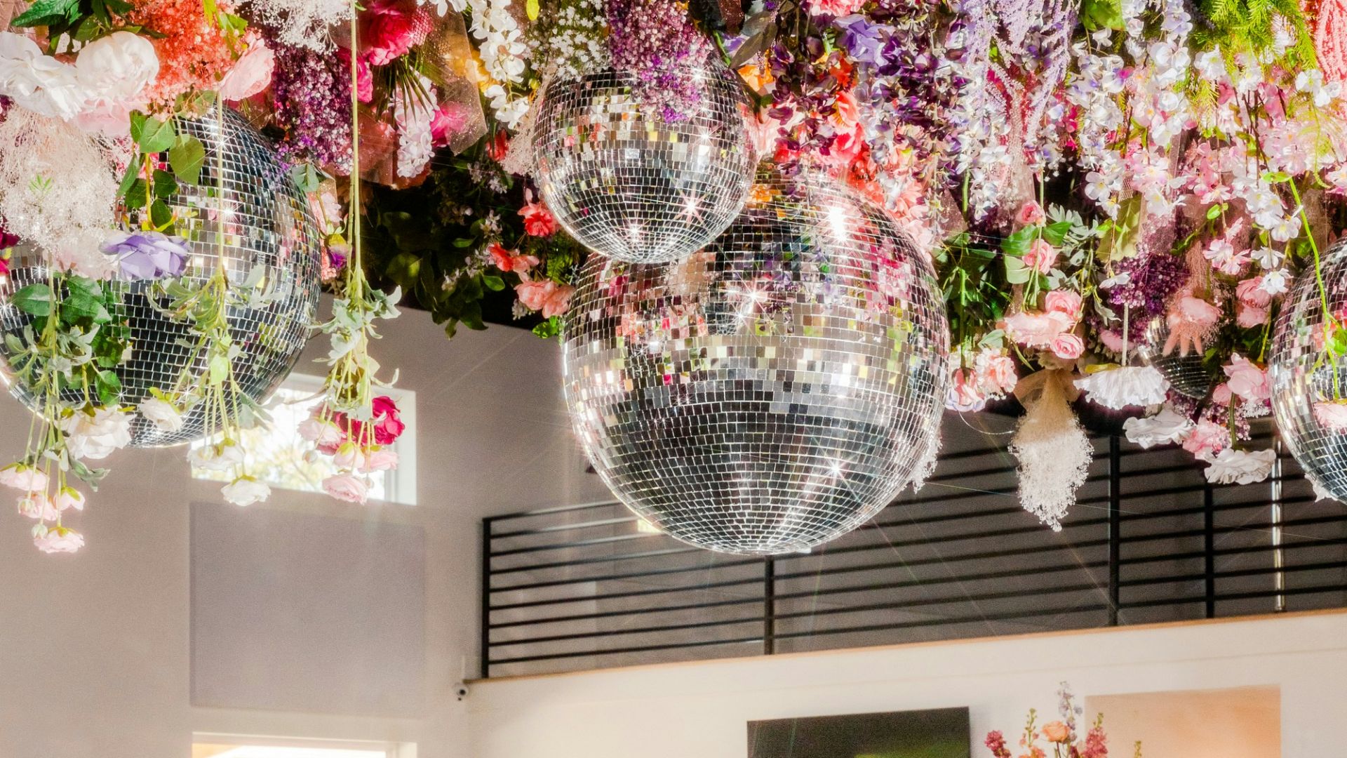 a room filled with lots of tables and chairs