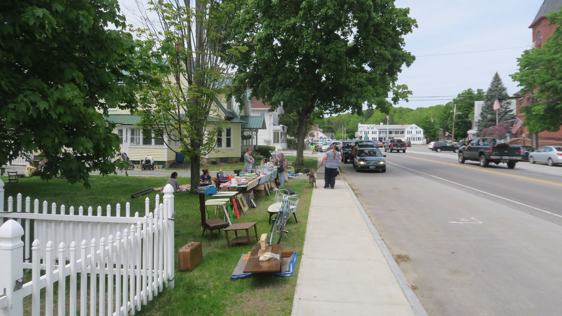 File:Yard sale, Alton NH.jpg