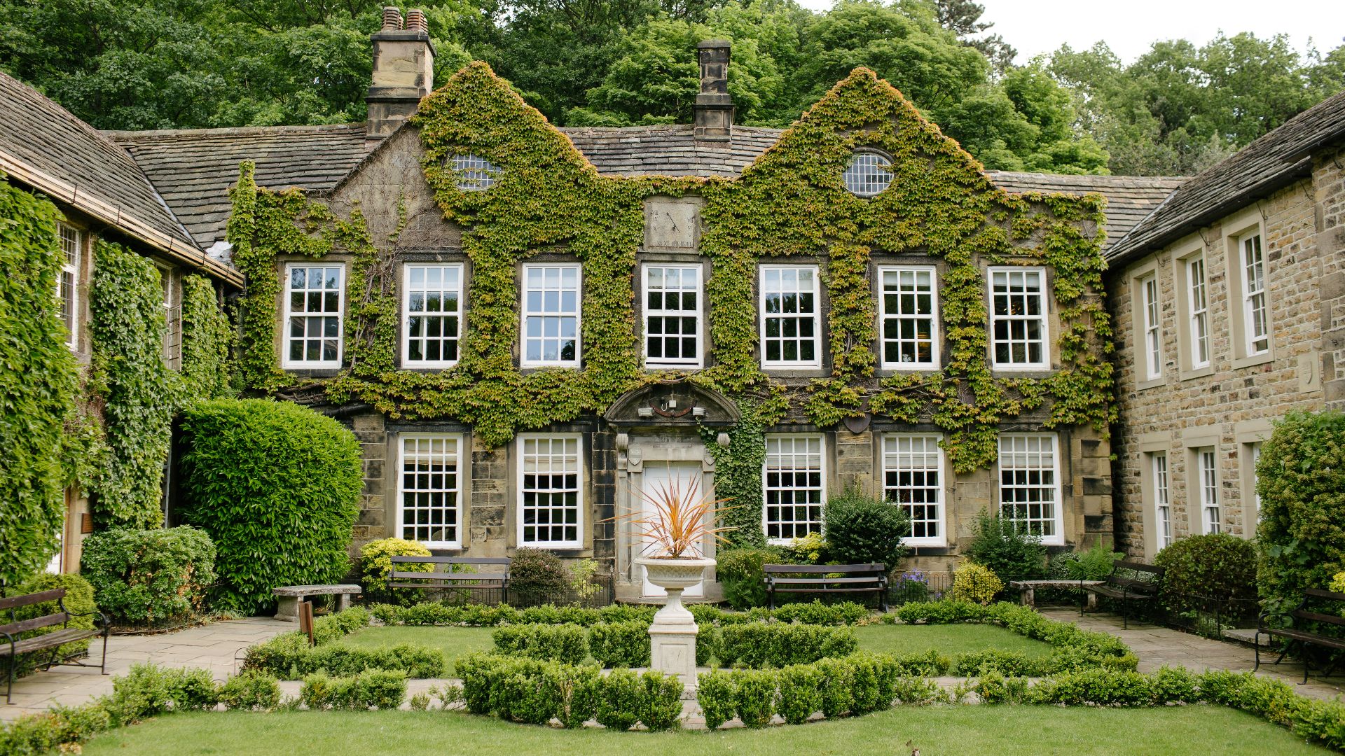 closed window brown house at daytime