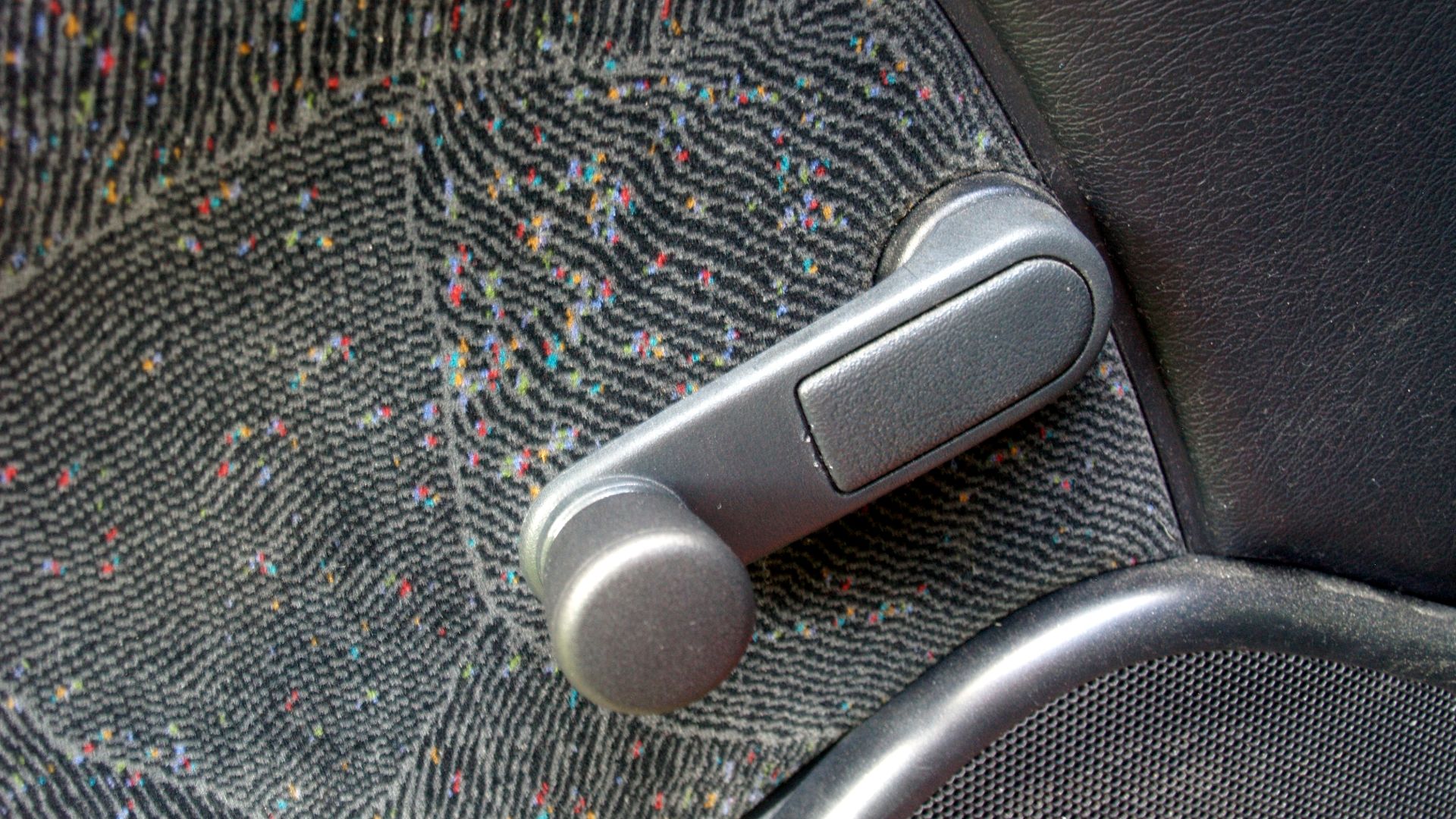File:Car window crank.jpg