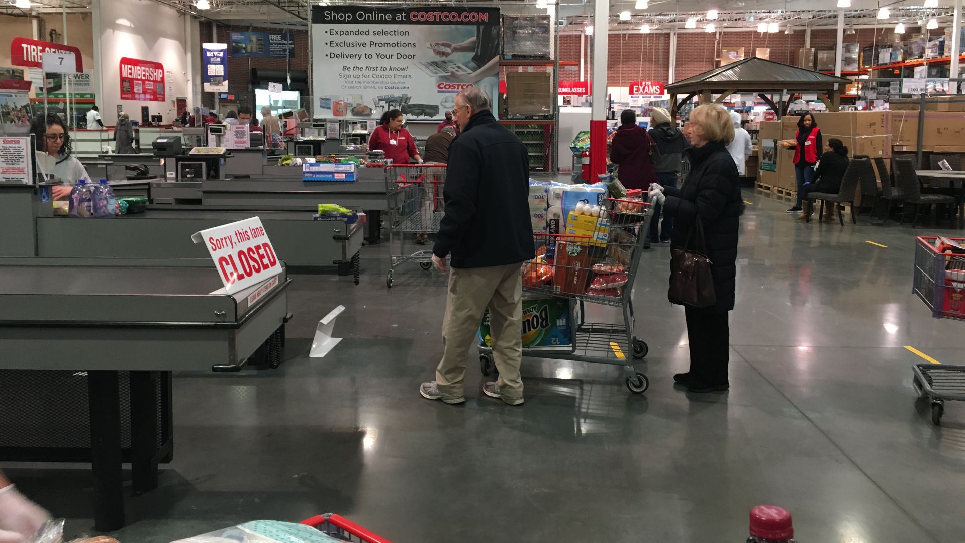 File:Social distancing at the Costco in North Brunswick, New Jersey 3577.jpg