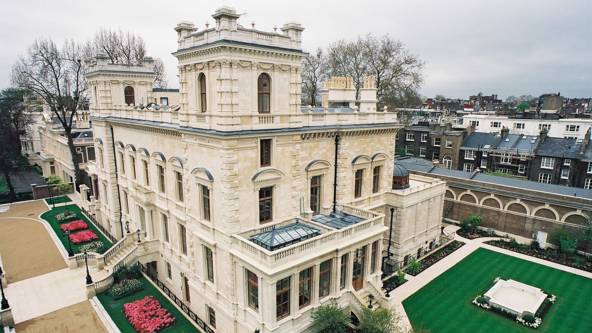 File:18-19 Kensington palace Gardens London.jpg