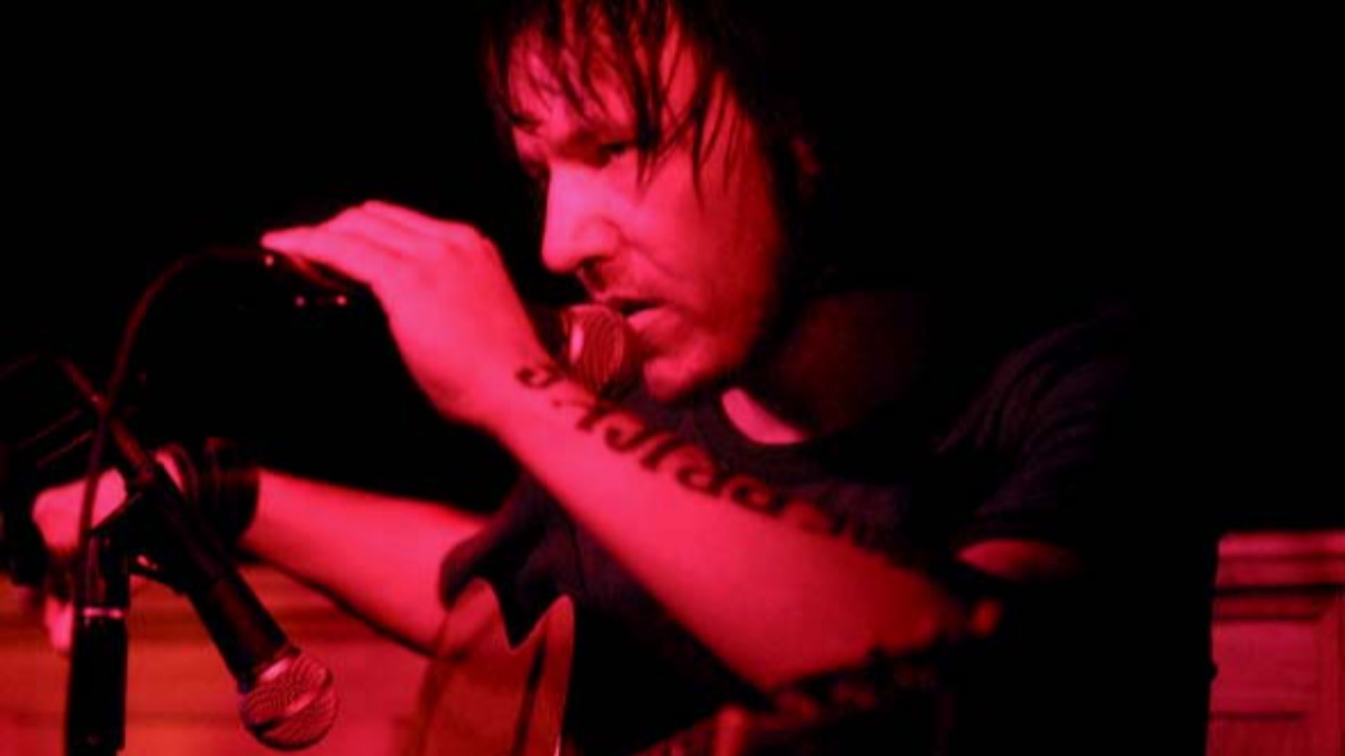 File:Elliott Smith live NYC.jpg