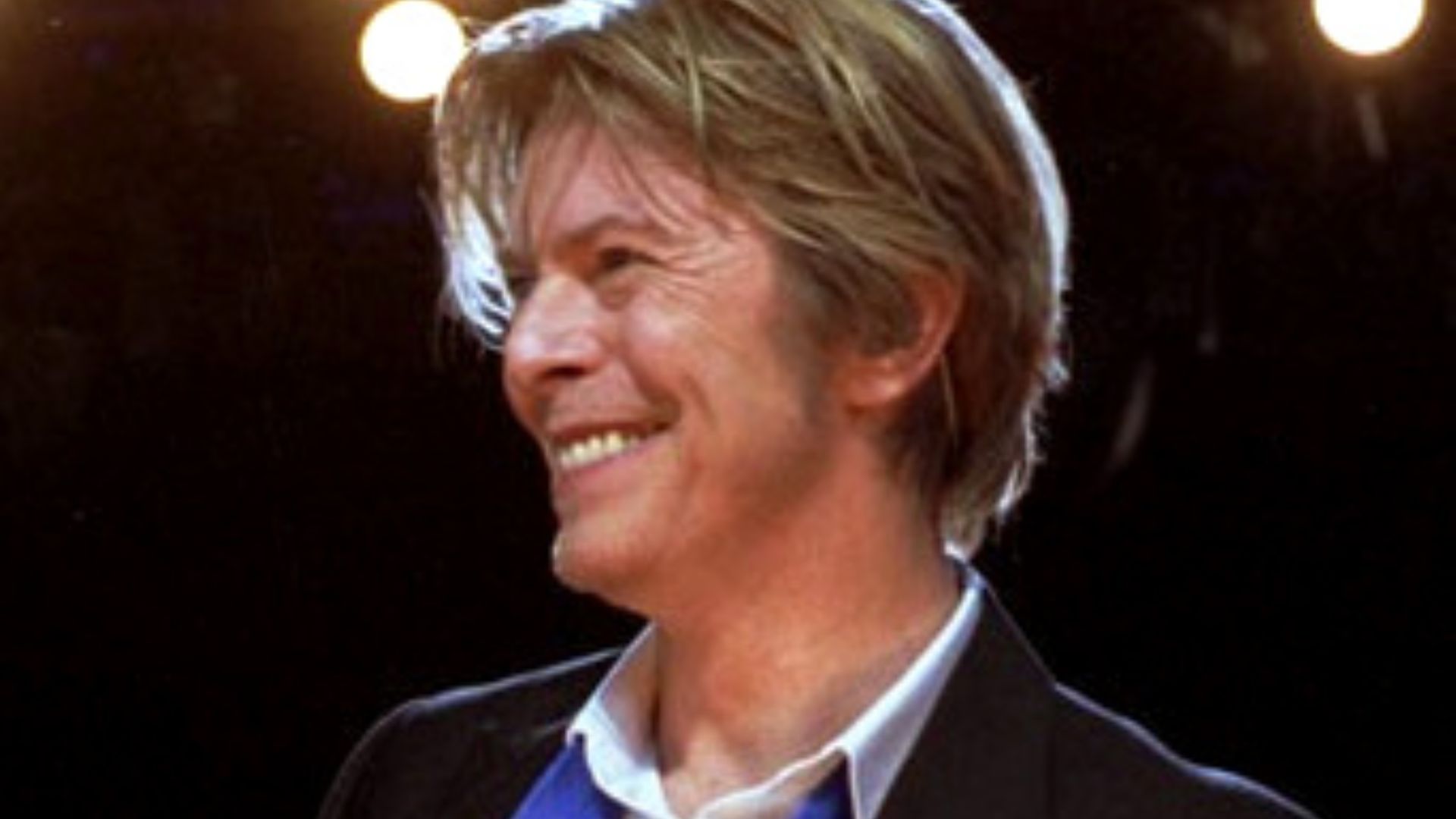 File:David-Bowie Chicago 2002-08-08 photoby Adam-Bielawski-cropped.jpg
